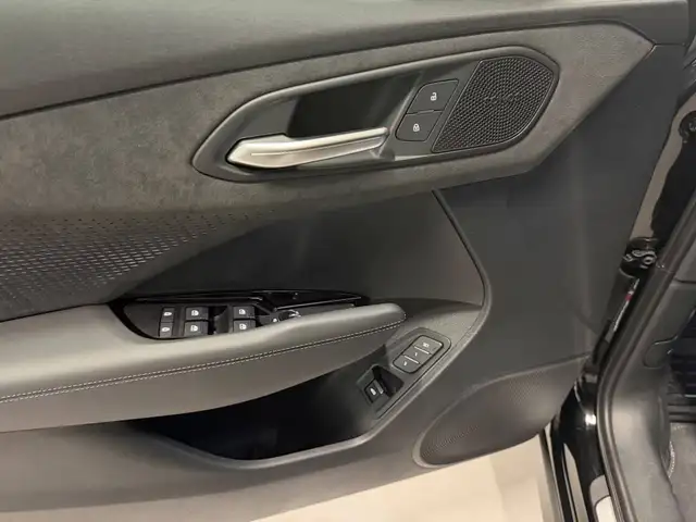 Audi Q3 view 10