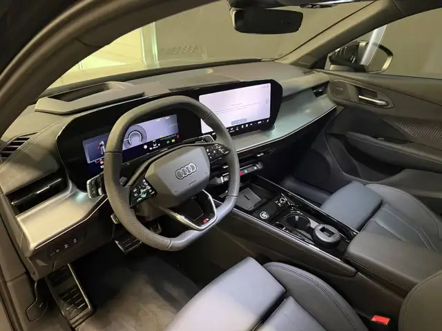 Audi Q3 view 7