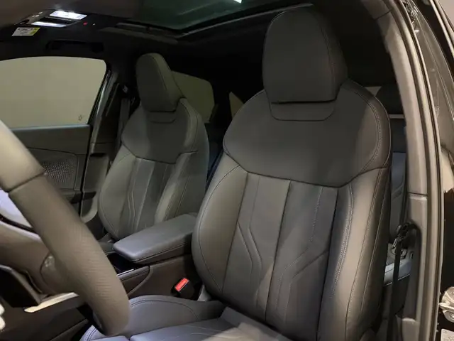 Audi Q3 view 9