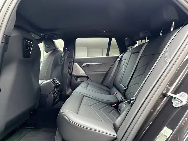 BMW 5 Series view 11