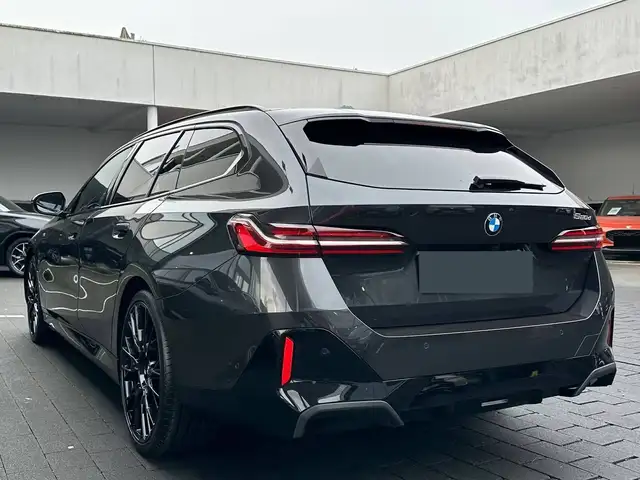 BMW 5 Series view 15