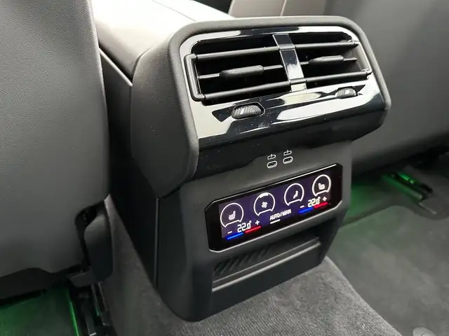 BMW 5 Series view 13