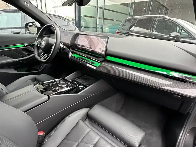 BMW 5 Series view 8