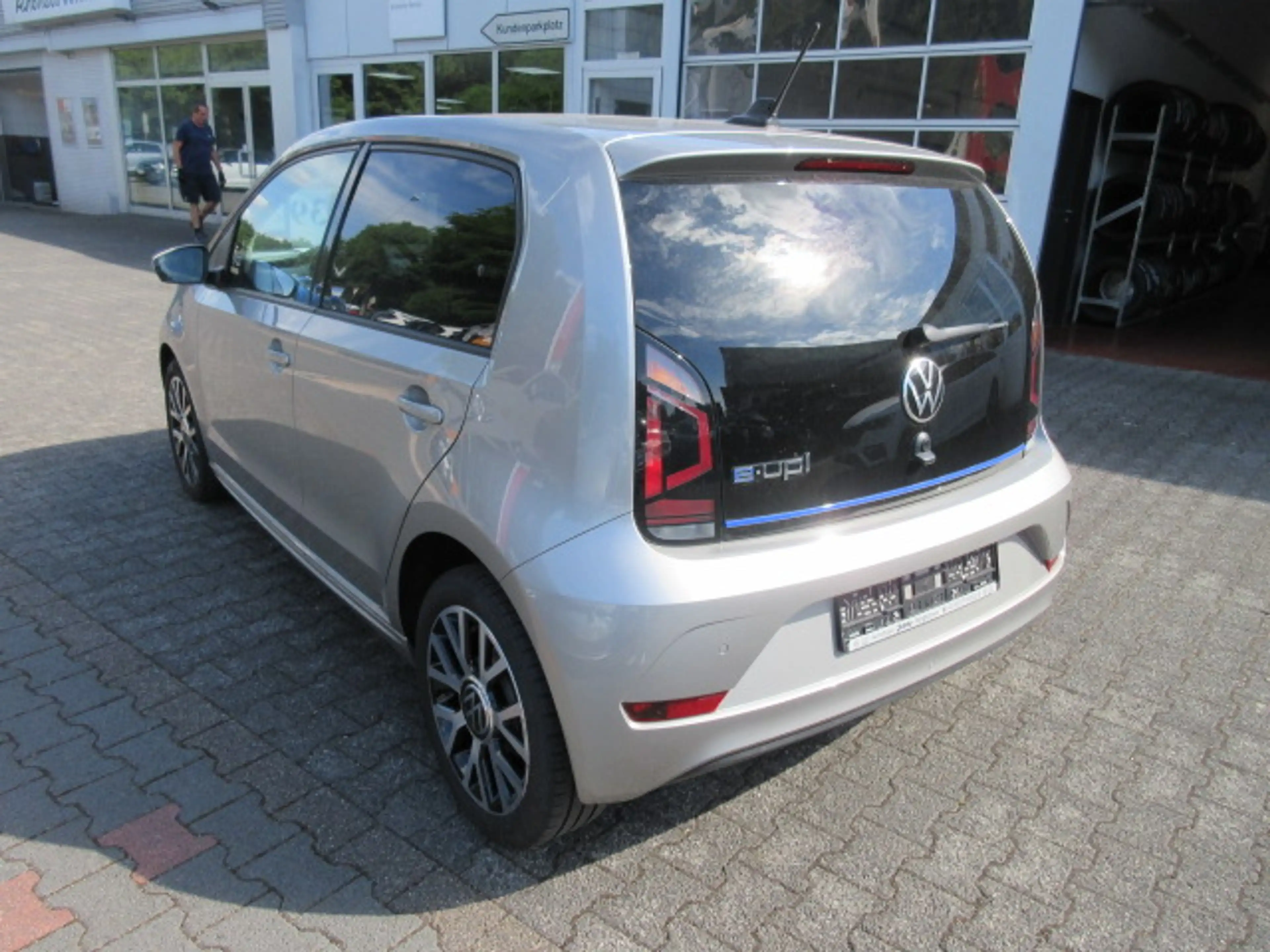 Volkswagen e-up! Style "Plus" Automatik NAVIV. KAMERA GRA ALU APS SITZHEIZUNG CLIMATRONIC — photo 3