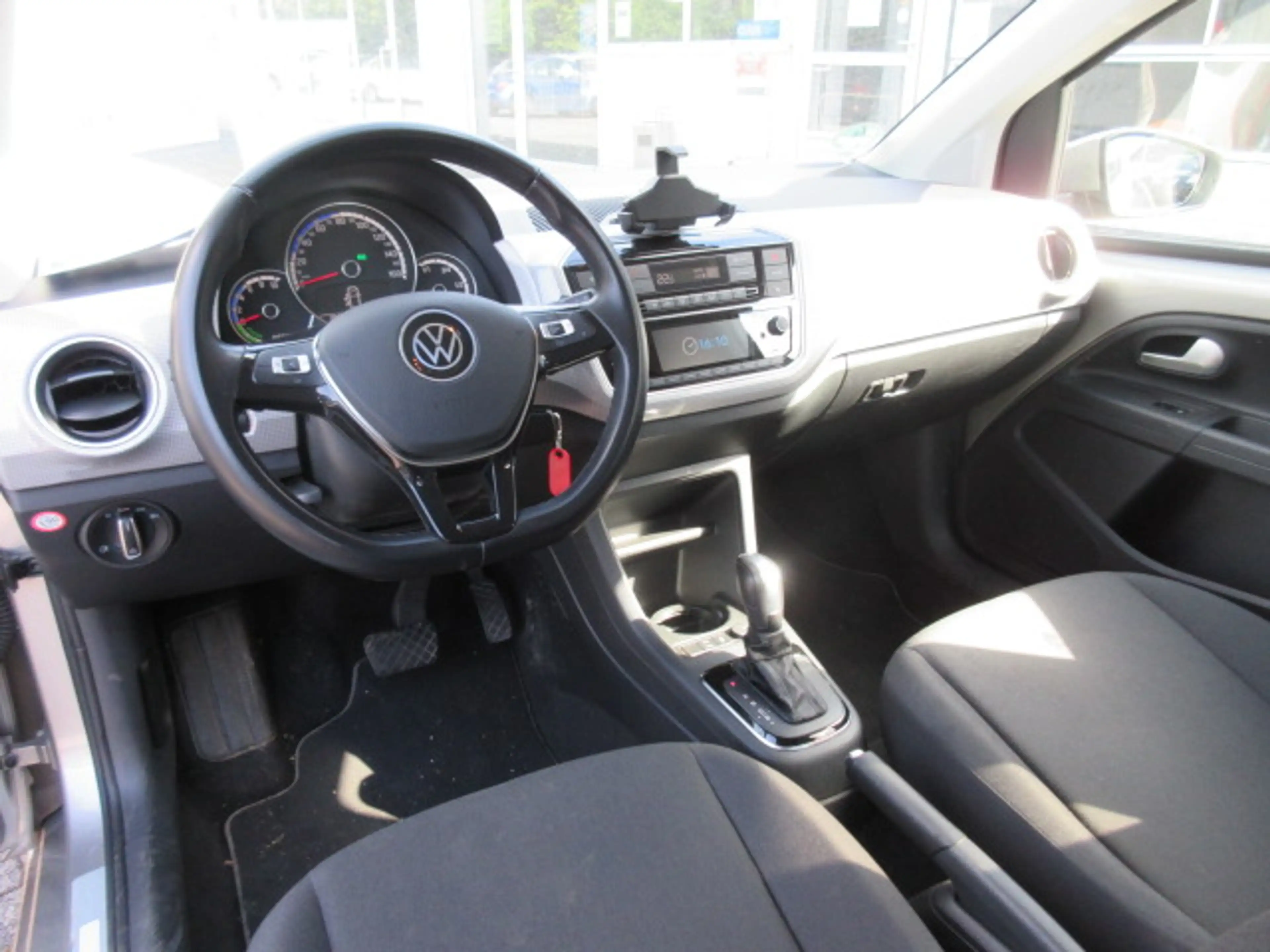 Volkswagen e-up! Style "Plus" Automatik NAVIV. KAMERA GRA ALU APS SITZHEIZUNG CLIMATRONIC — photo 8