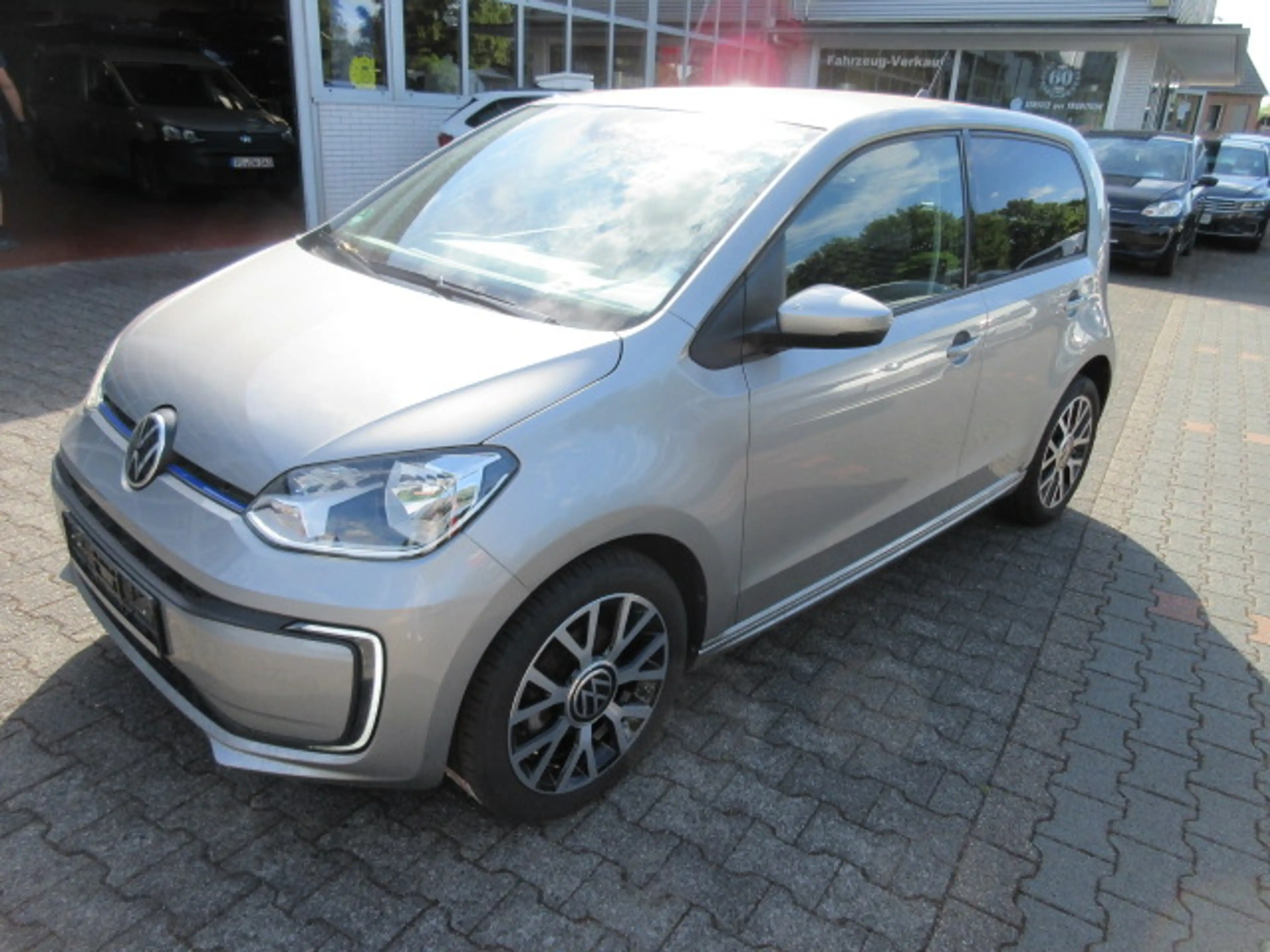 Volkswagen e-up! Style "Plus" Automatik NAVIV. KAMERA GRA ALU APS SITZHEIZUNG CLIMATRONIC — photo 4