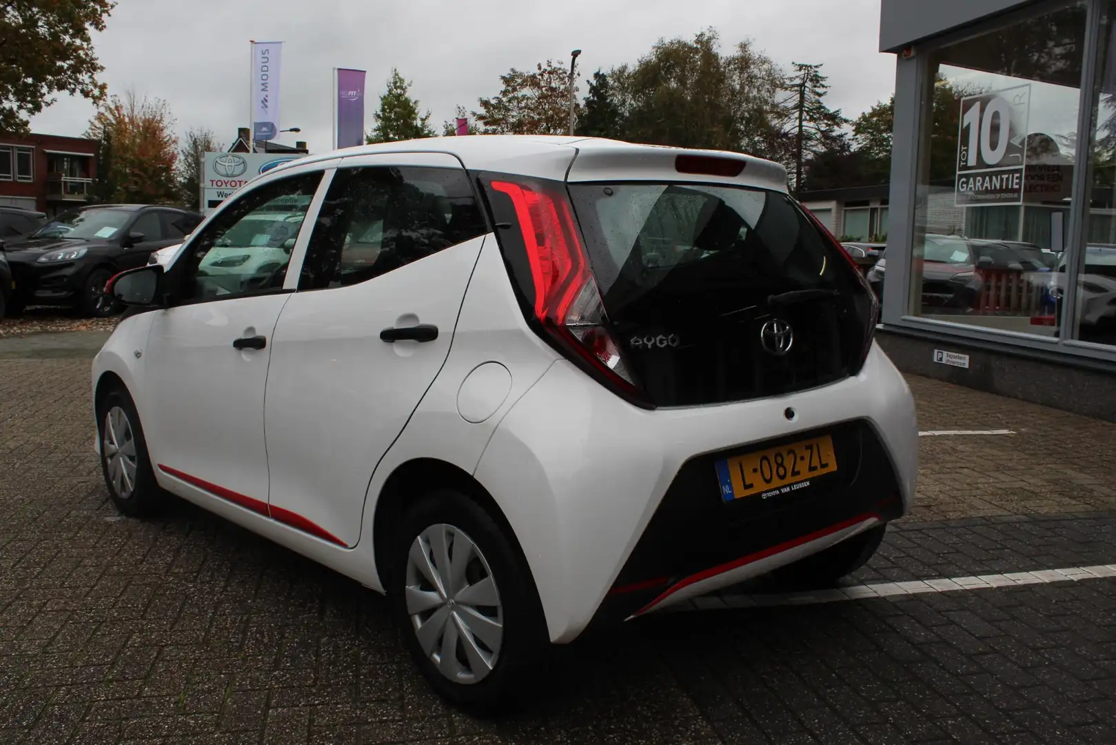 Toyota Aygo X X-FUN 5-DEURS AIRCO BLUETOOTH EL-RAMEN LED ACHTERL Weiß - 2