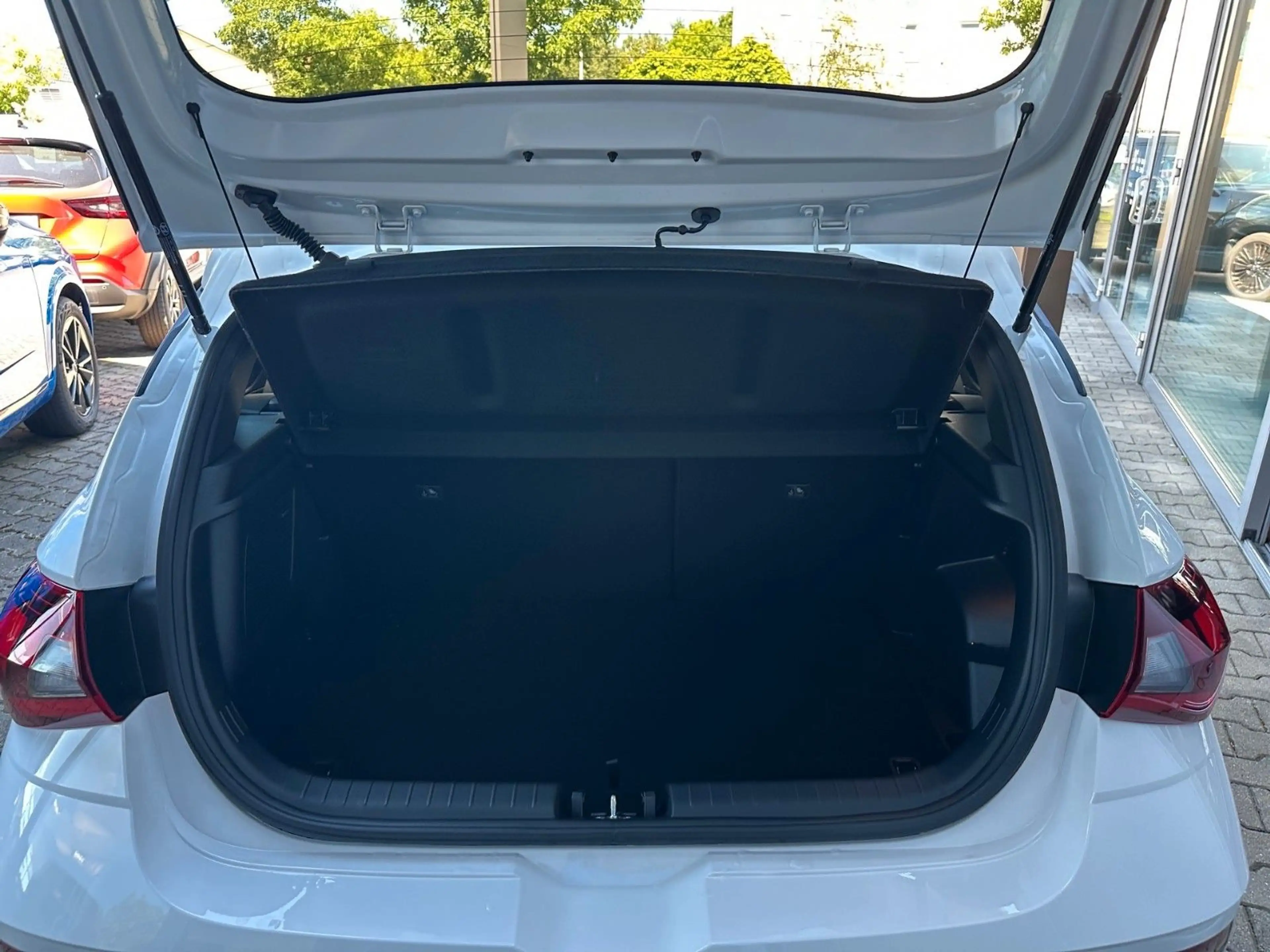 Hyundai i20 MY26 Automatik Blackline Bose Soundsystem — photo 6