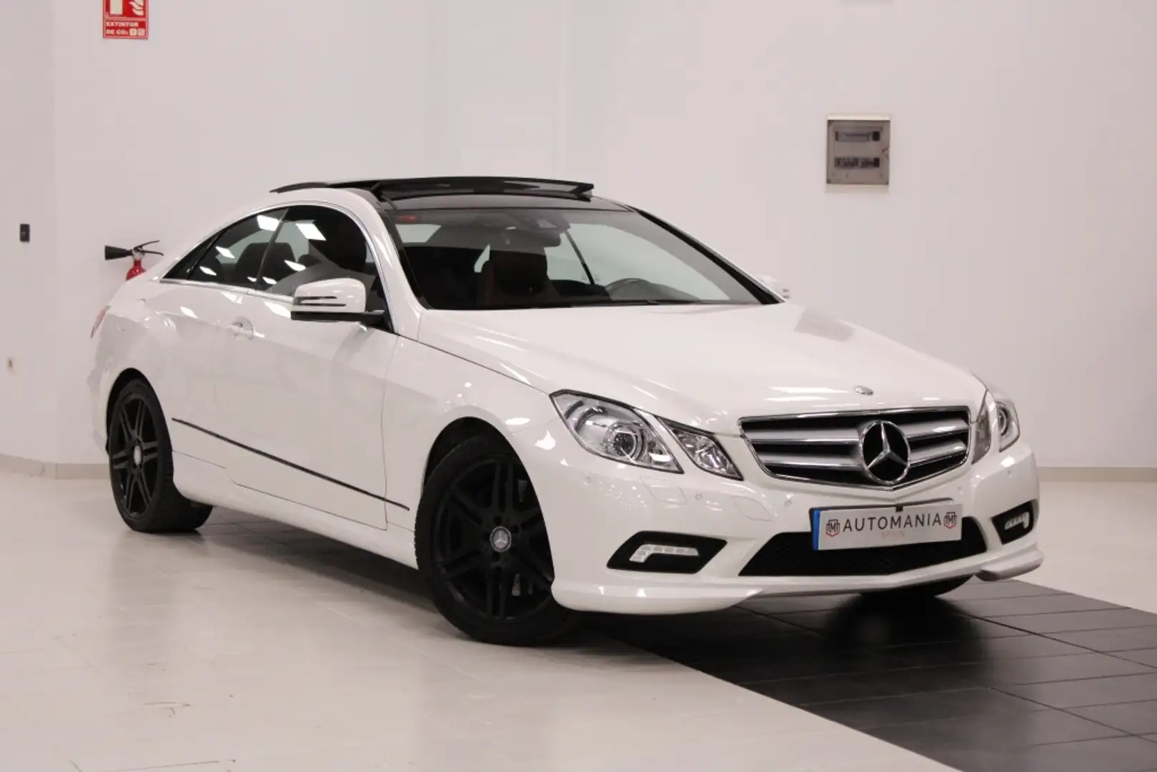 Mercedes-Benz E 500 Coupé Prime Edition Aut. White - 2