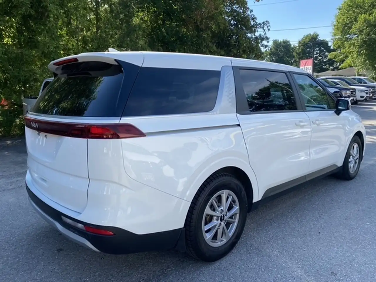 Kia Carnival photo Kia Carnival