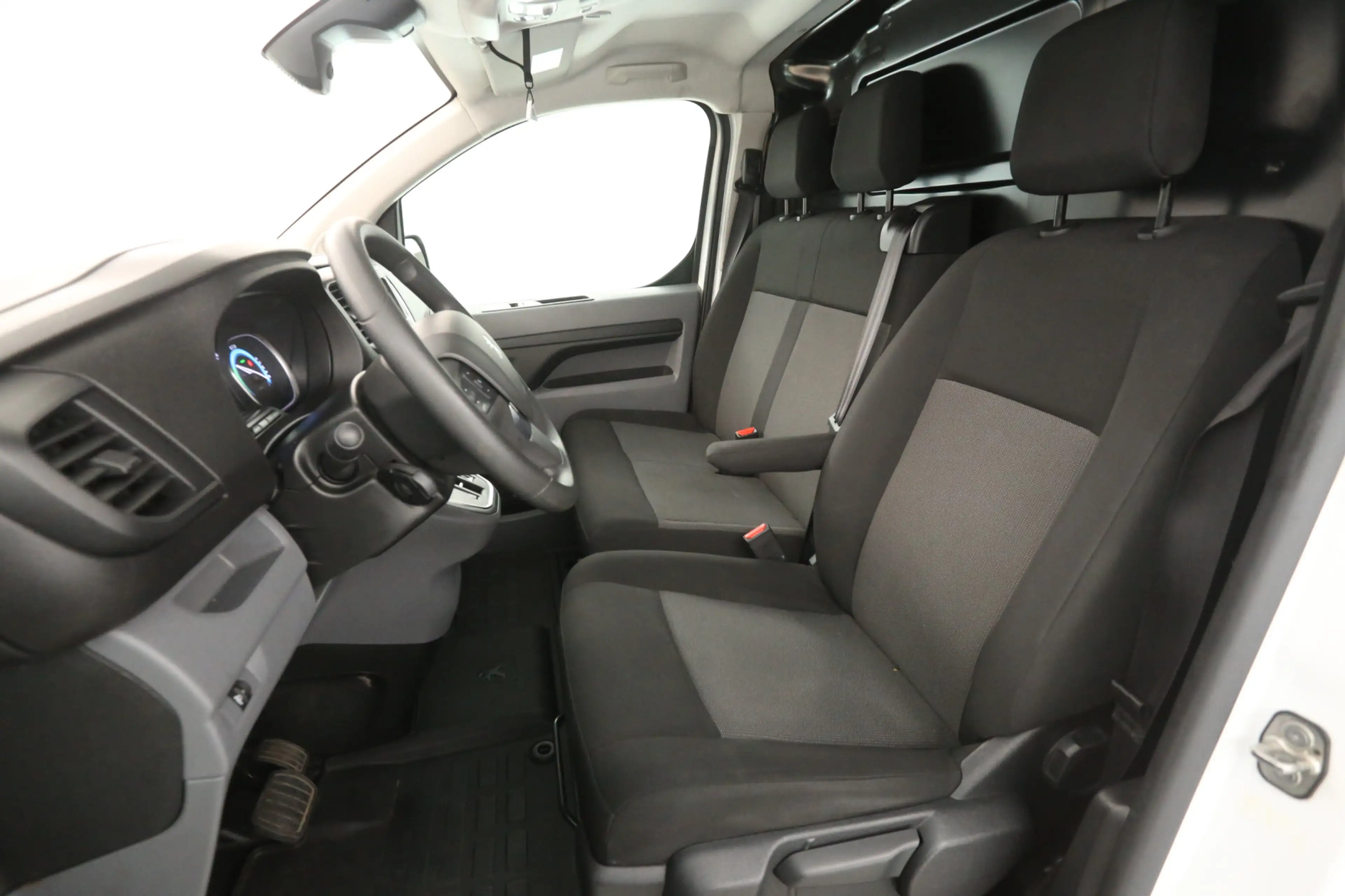 Peugeot e-Expert 75 kWh L3H1 | Snelladen | SOH 92% | Airco | Camera — photo 11