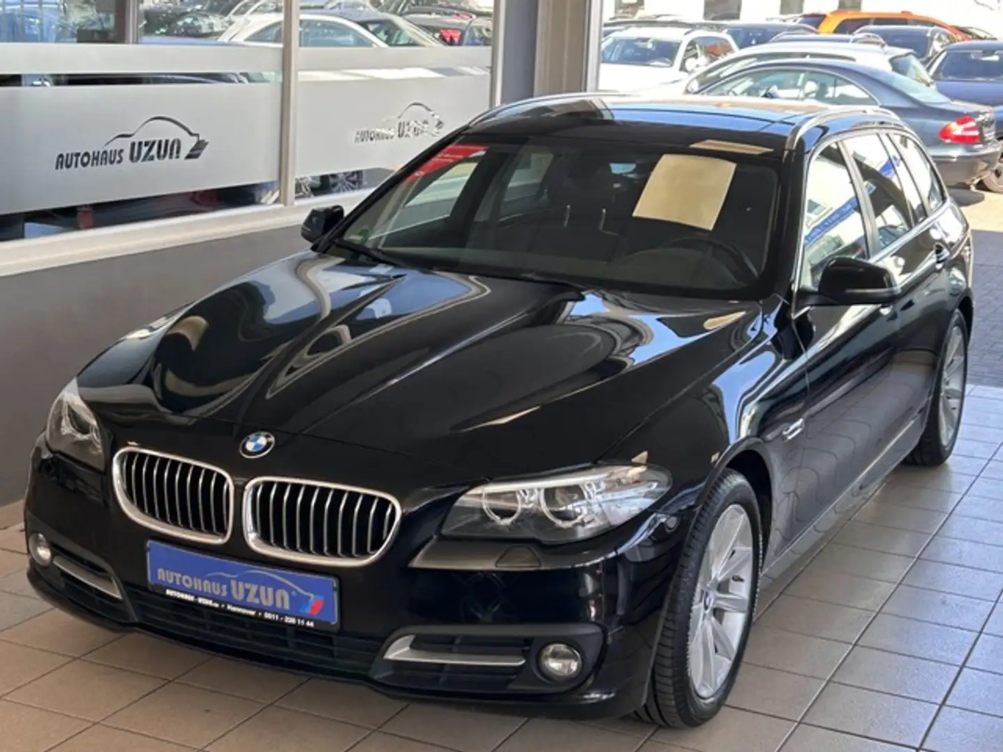 BMW 520 d Touring Automatik Leder Pano Navi Prof Schwarz - 1