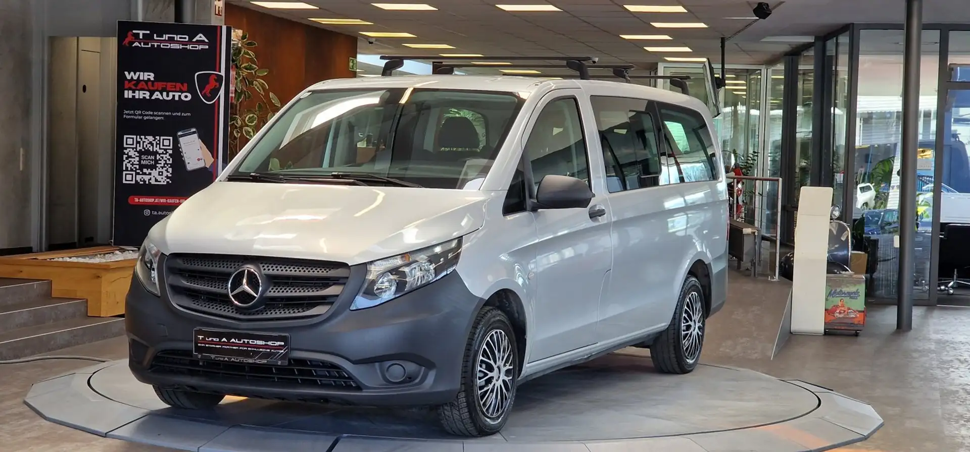 Mercedes-Benz Vito Tourer 8-Sitzer 1-Hand Aut. *Dachträger*Kamera*AHK Grau - 1