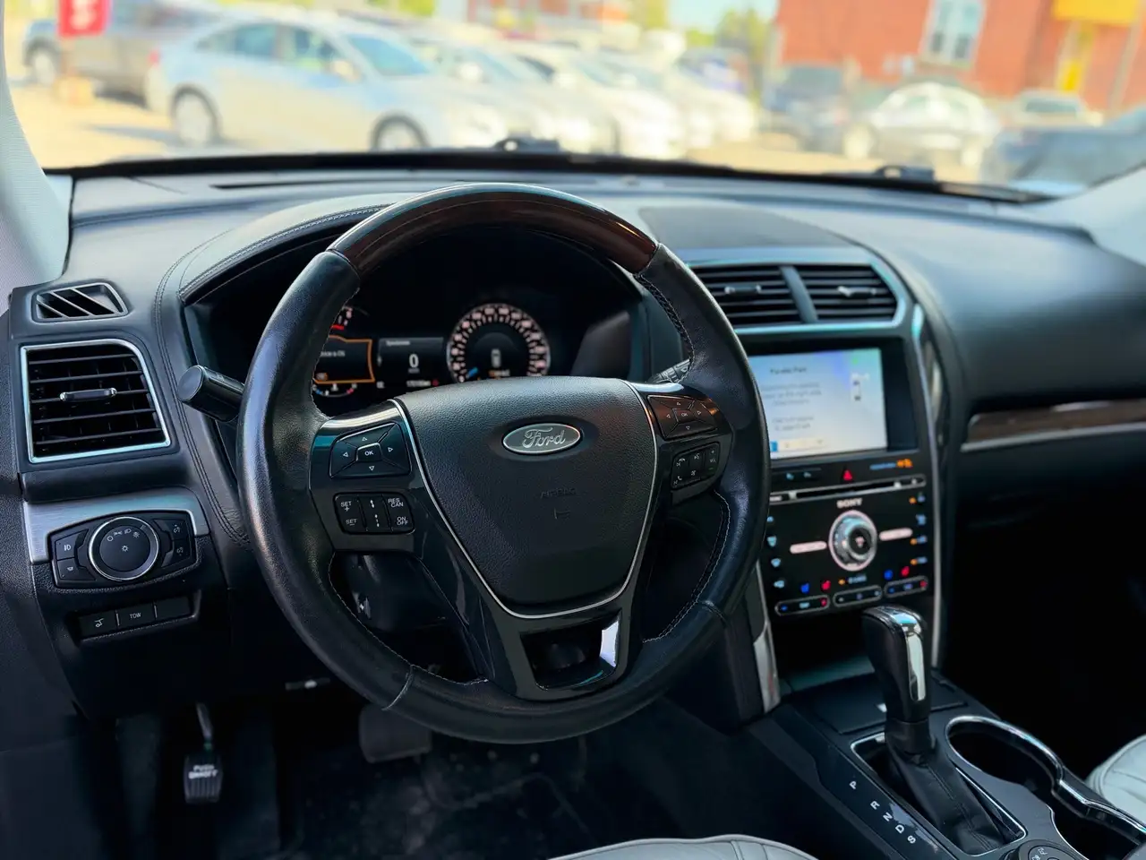 Ford Explorer photo Ford Explorer