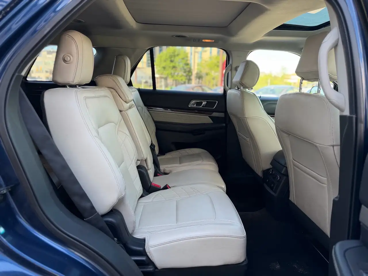 Ford Explorer photo Ford Explorer