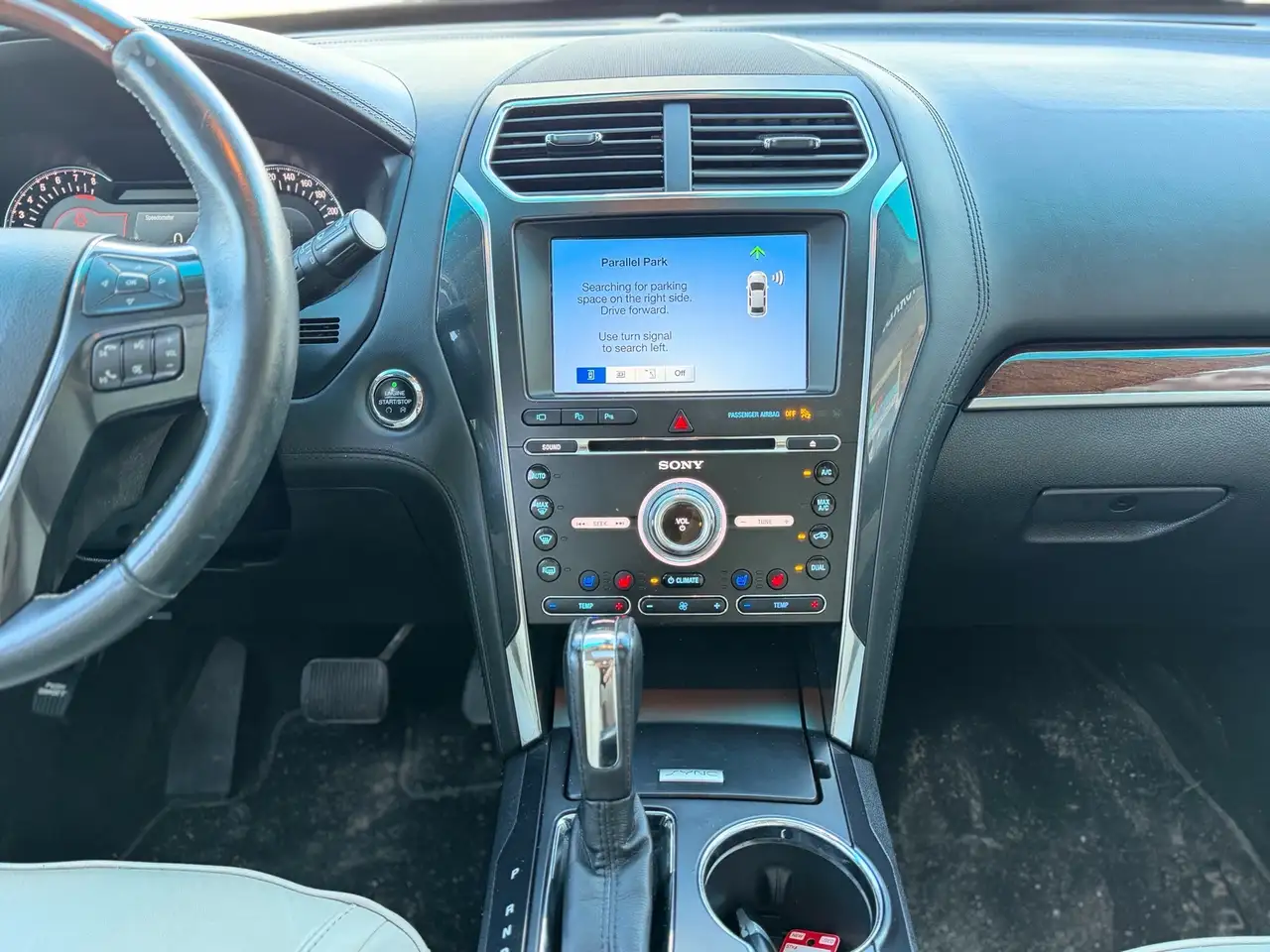 Ford Explorer photo Ford Explorer