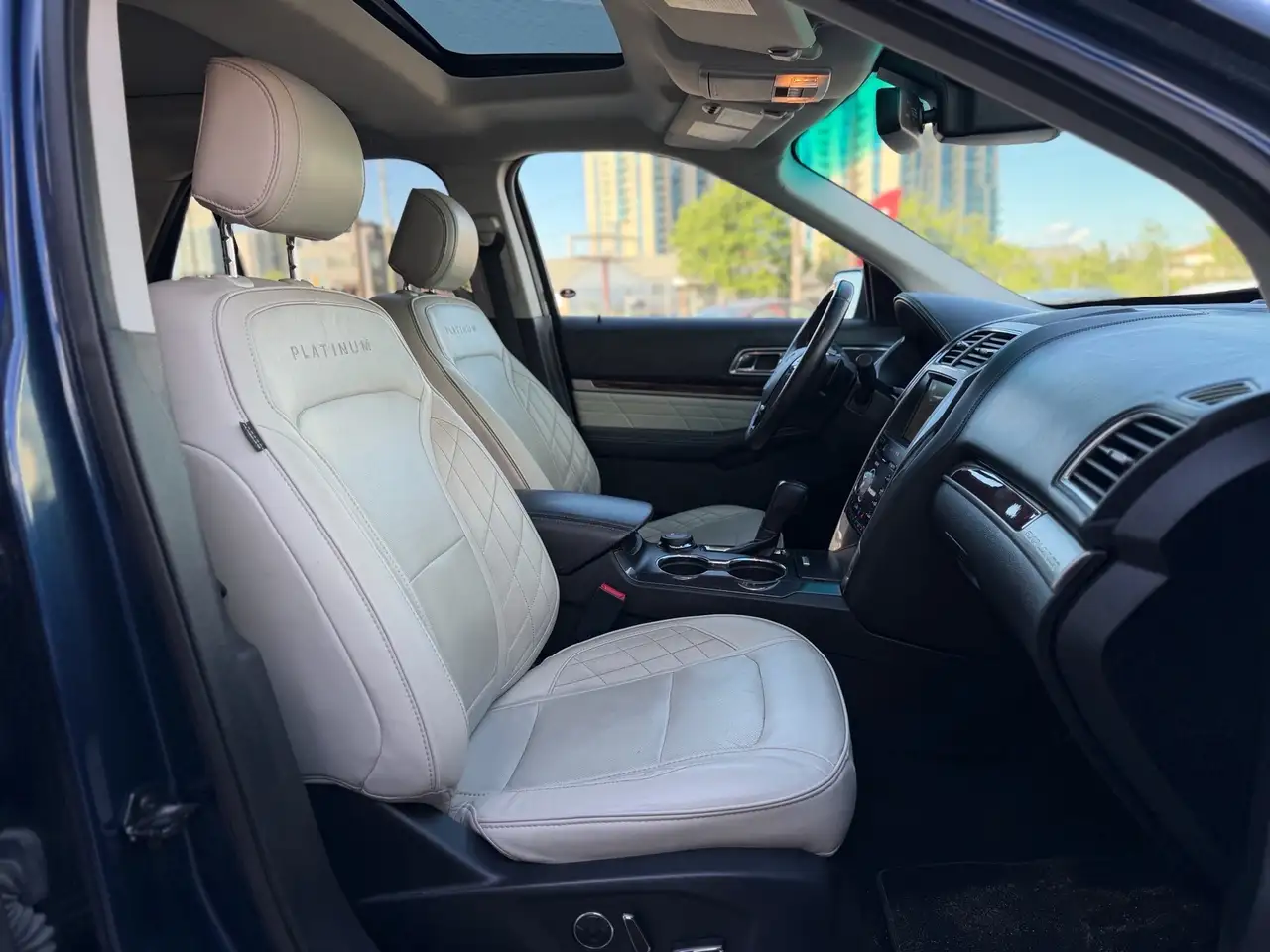 Ford Explorer photo Ford Explorer