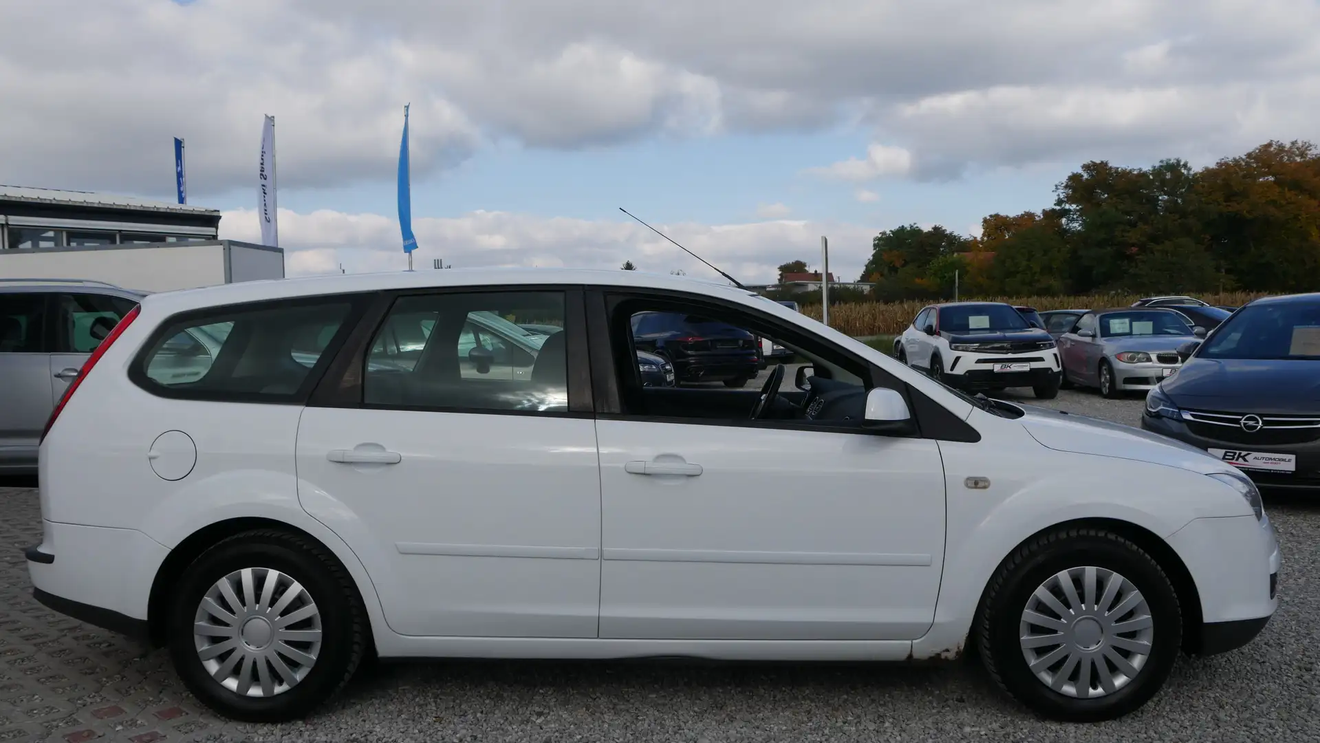 Ford Focus TÜV,- Kundendienst Neu 2. Hand Sitzheiz. Klima Bianco - 2