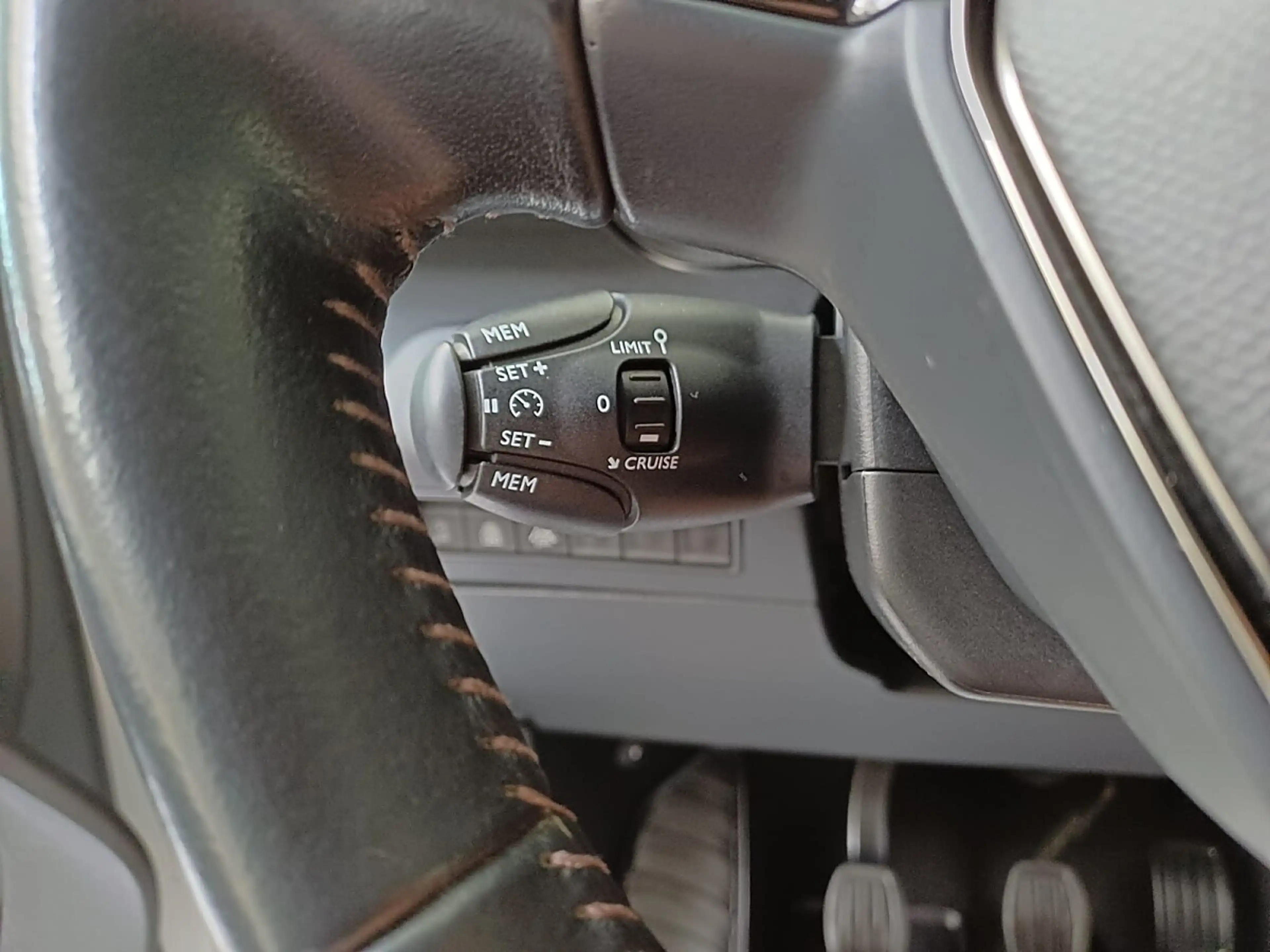 Peugeot Rifter 1,5 BlueHDI 100 S&S Allure — photo 15