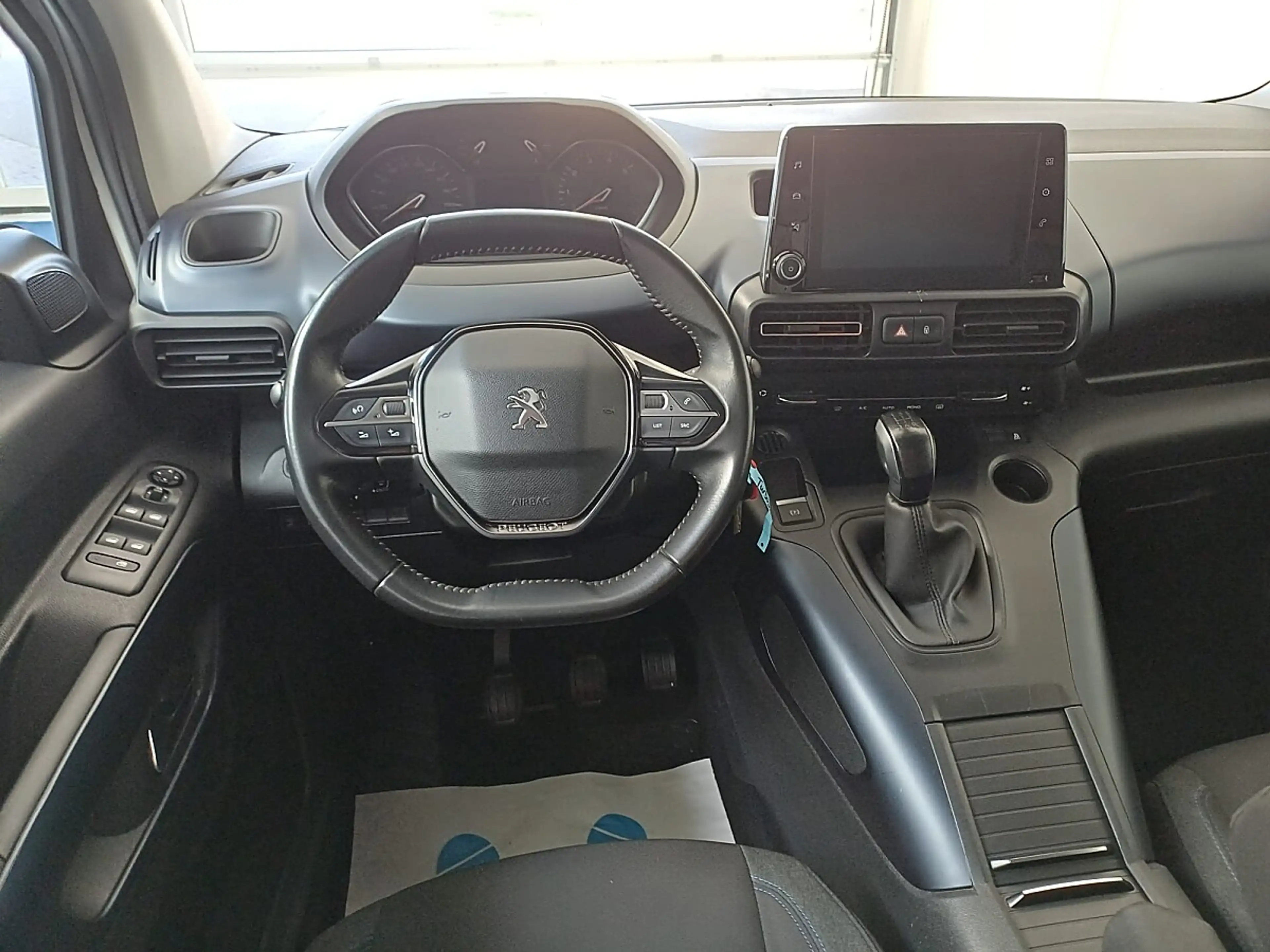 Peugeot Rifter 1,5 BlueHDI 100 S&S Allure — photo 12