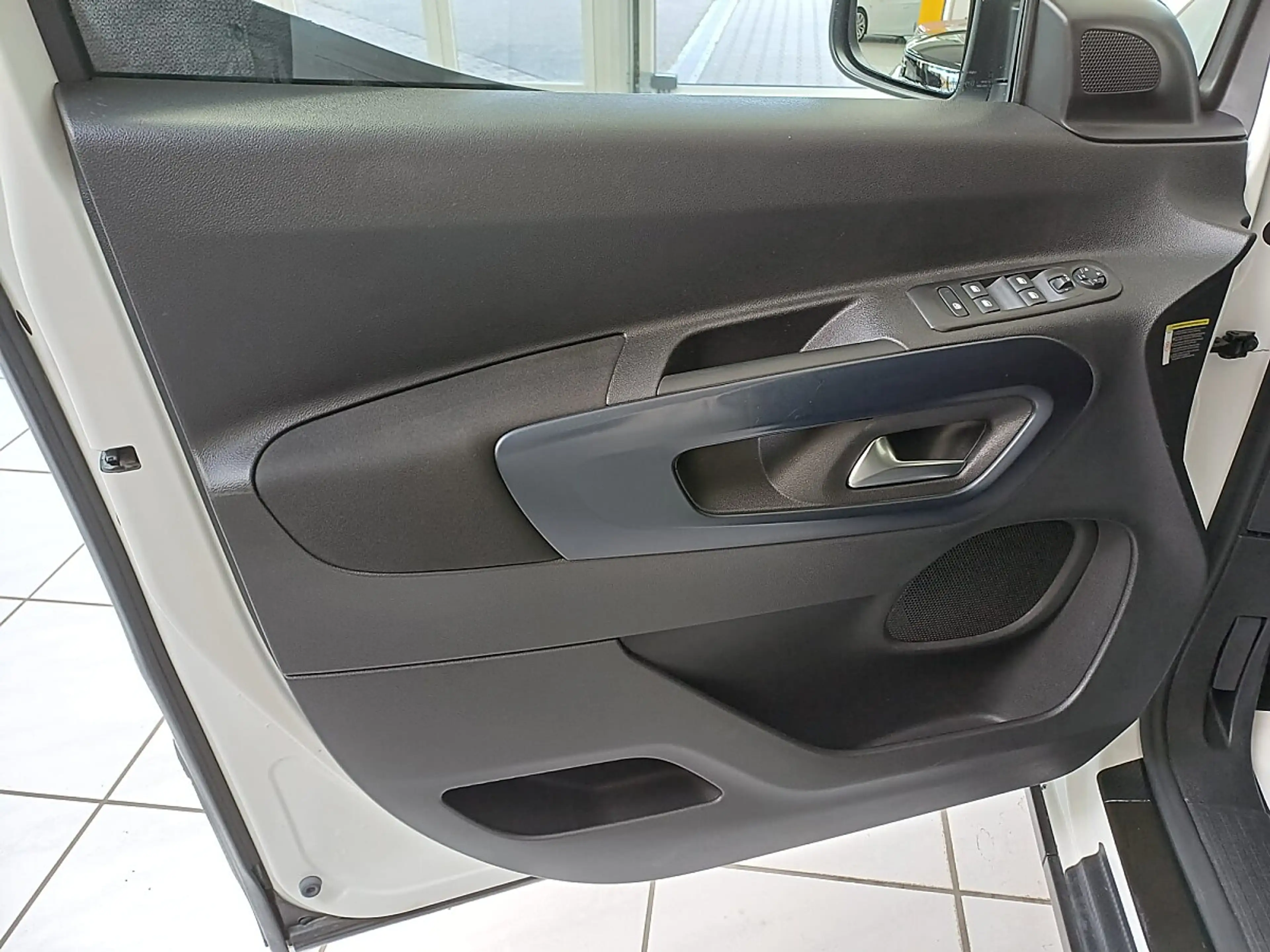 Peugeot Rifter 1,5 BlueHDI 100 S&S Allure — photo 14
