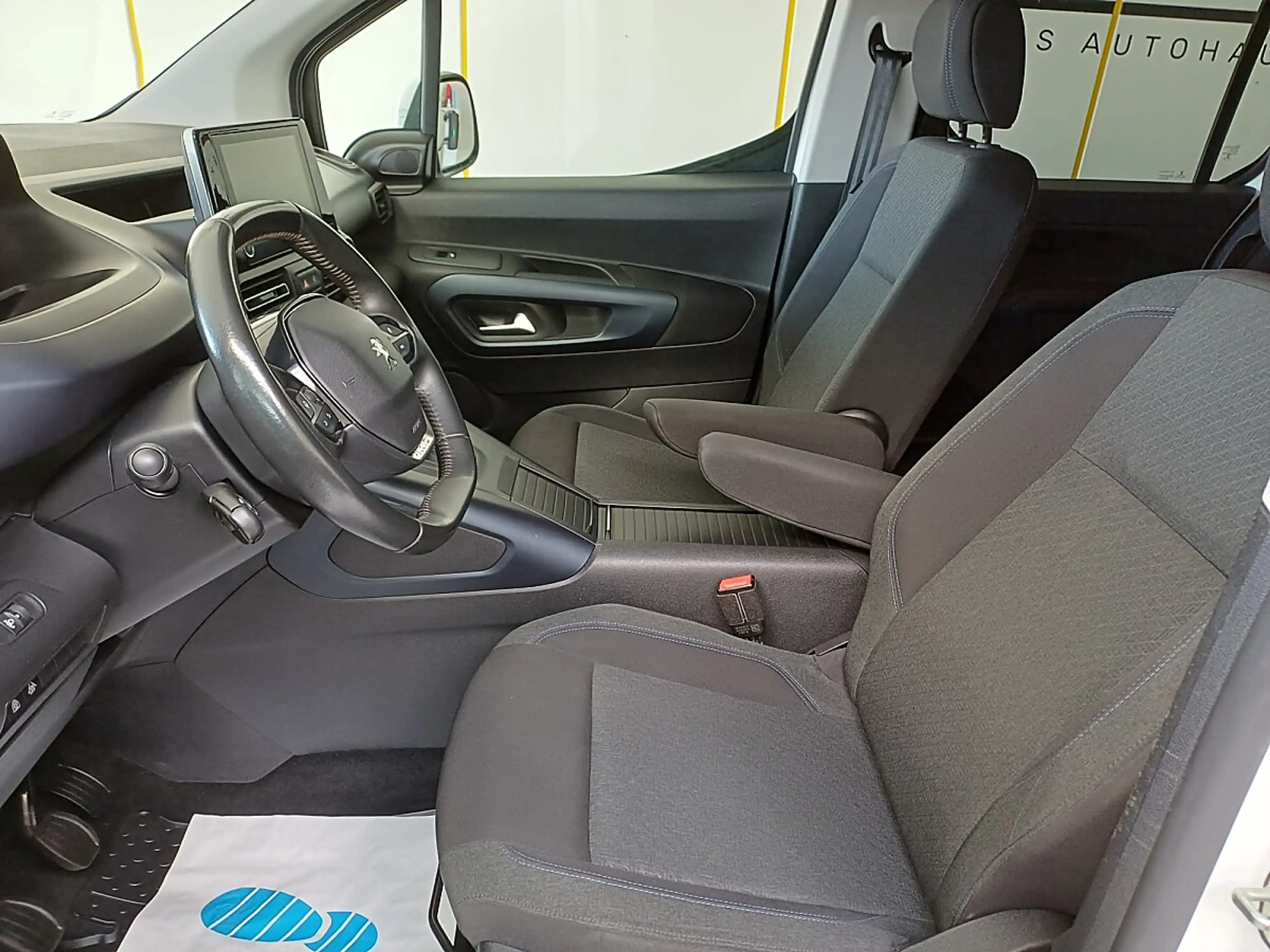 Peugeot Rifter 1,5 BlueHDI 100 S&S Allure — photo 3