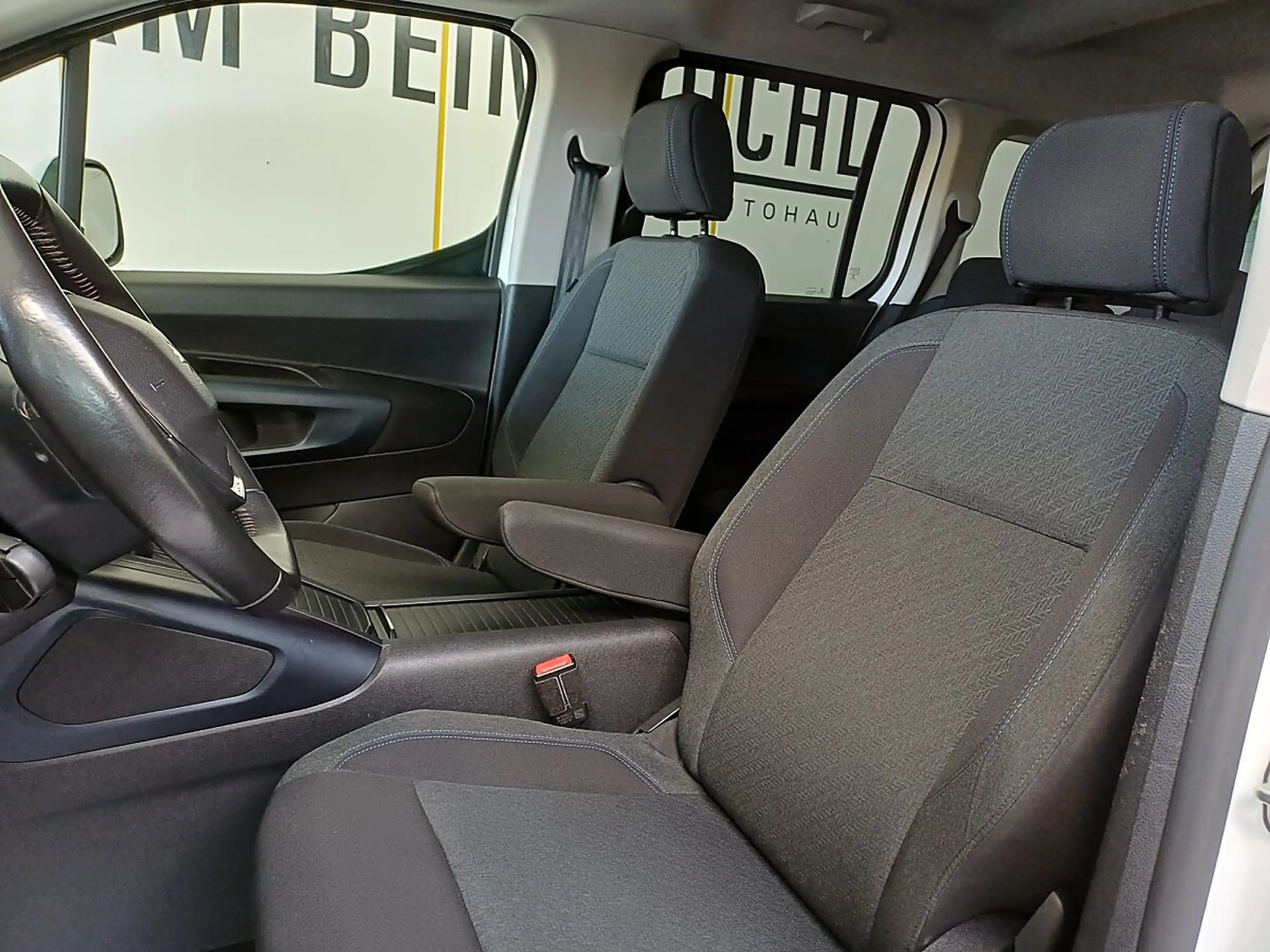 Peugeot Rifter 1,5 BlueHDI 100 S&S Allure — photo 5