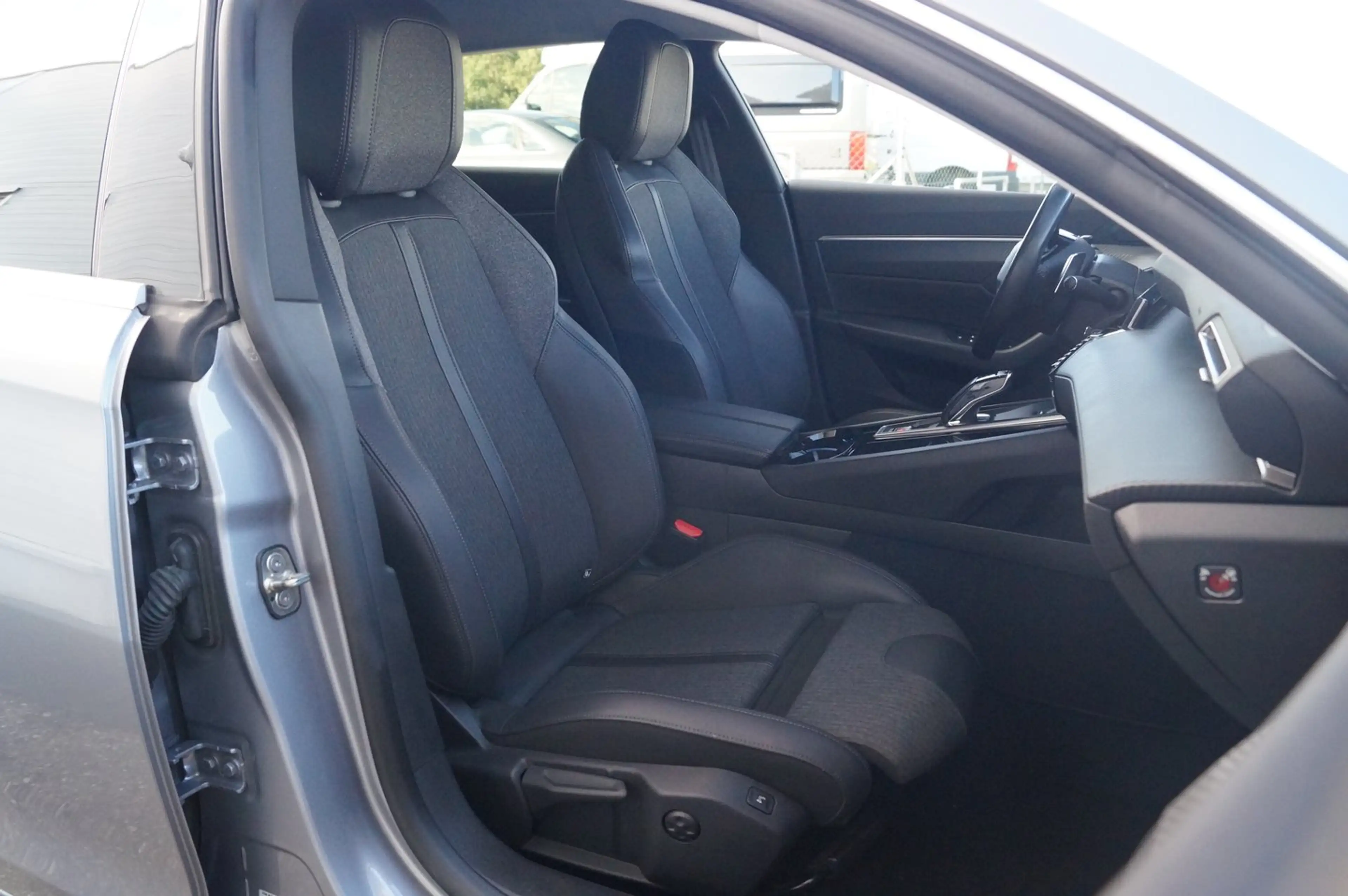 Peugeot 508 SW 1,5 BlueHDi 130 EAT8 S&S Allure P — photo 8