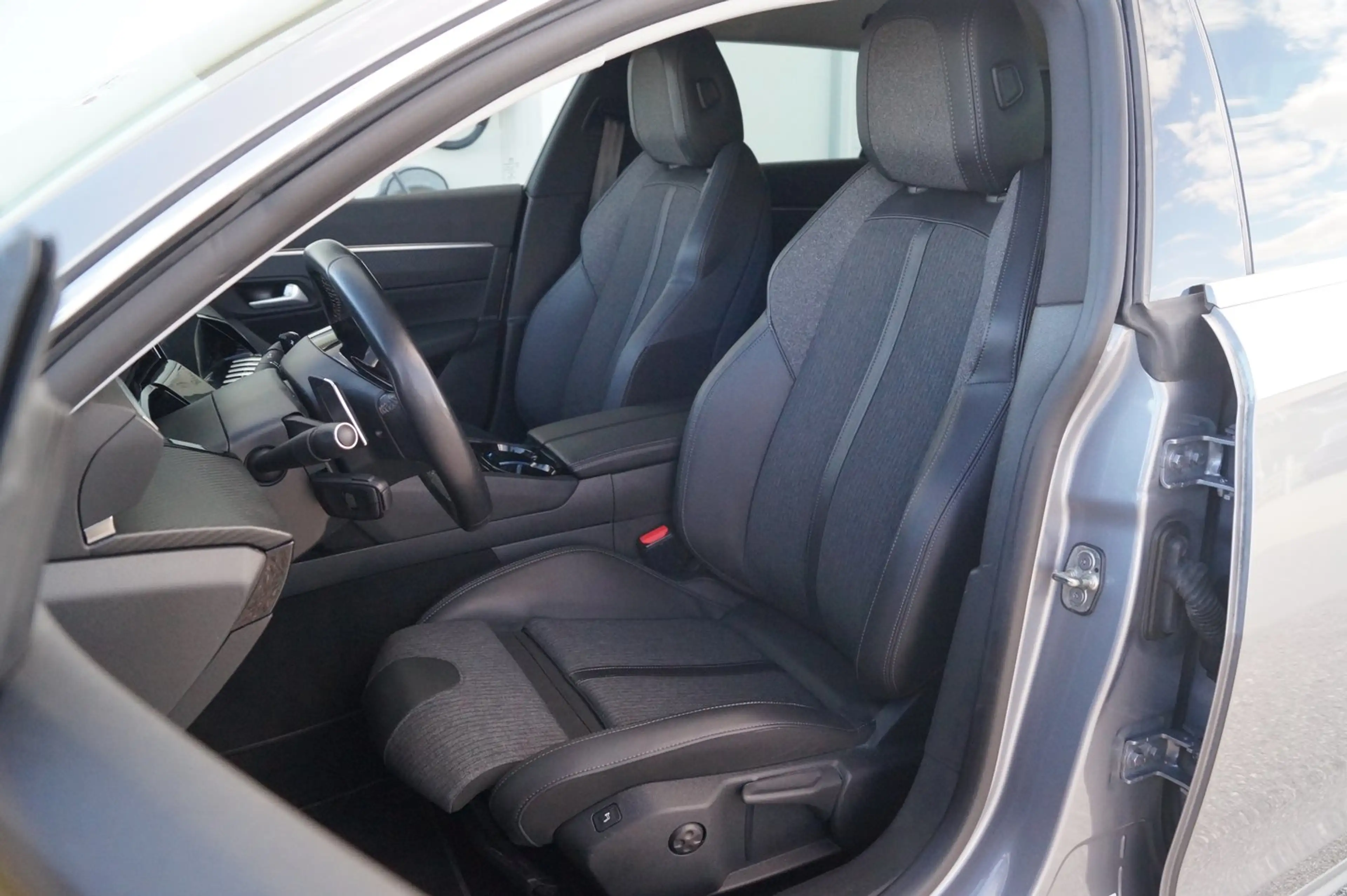 Peugeot 508 SW 1,5 BlueHDi 130 EAT8 S&S Allure P — photo 7