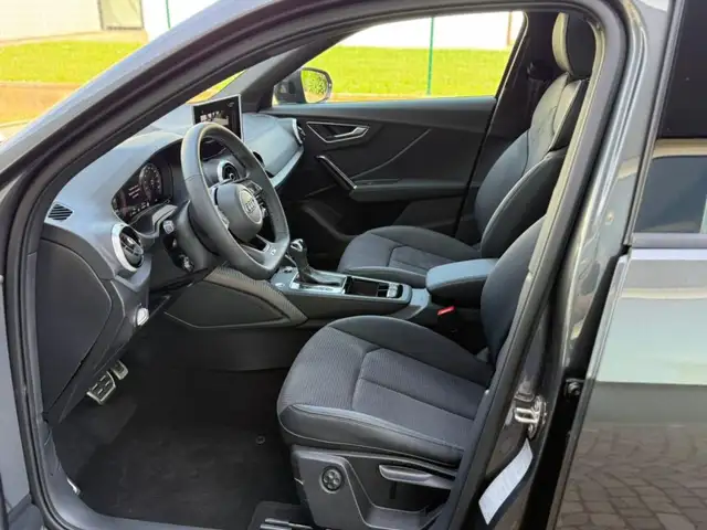 Audi Q2 view 9