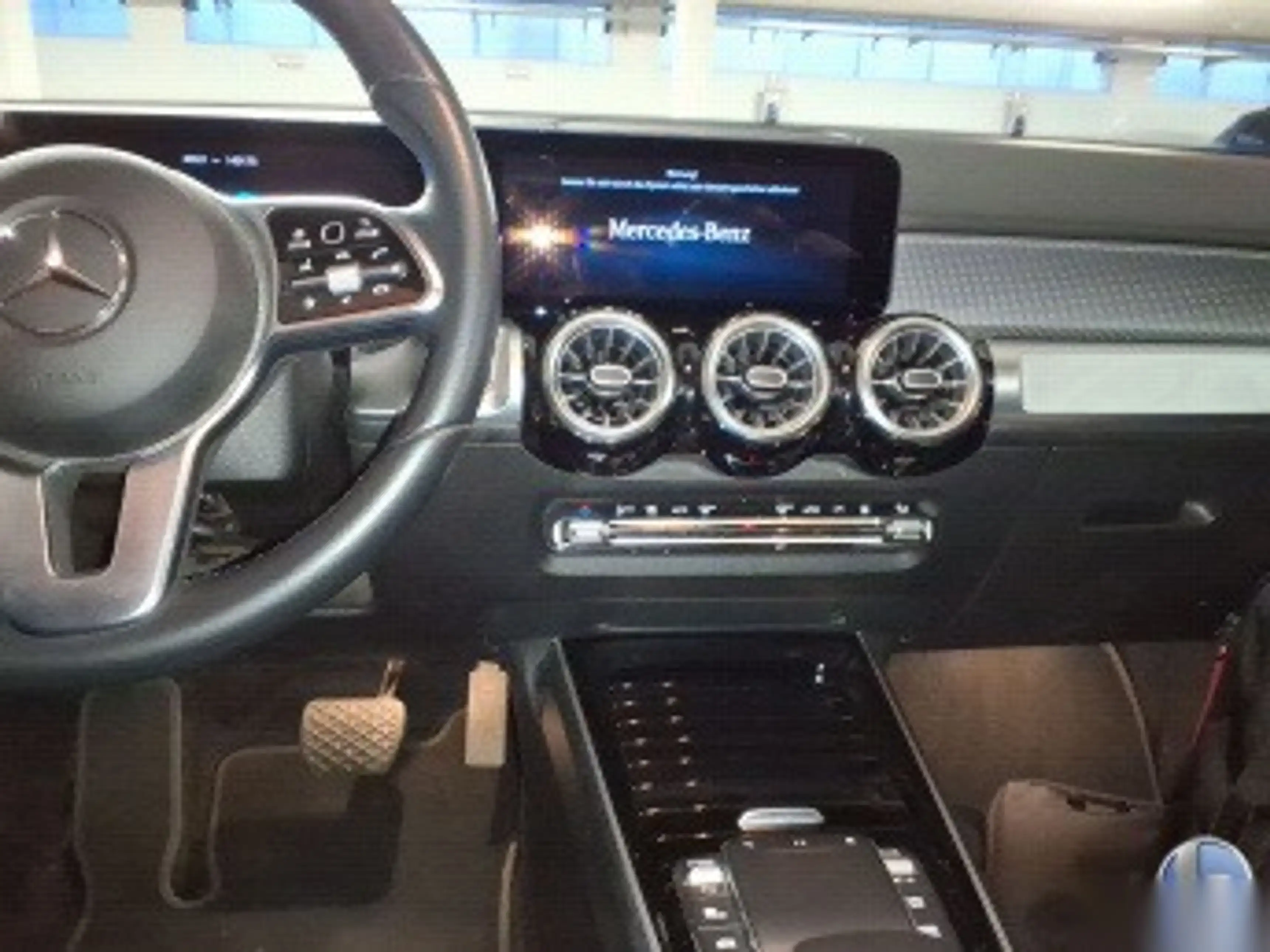 Mercedes-Benz EQB 300 EQB 7-SITZE NAVI KLIMAAUT LED RADIO TEMPO MFL SHZ VC KAMERA RFK — photo 7