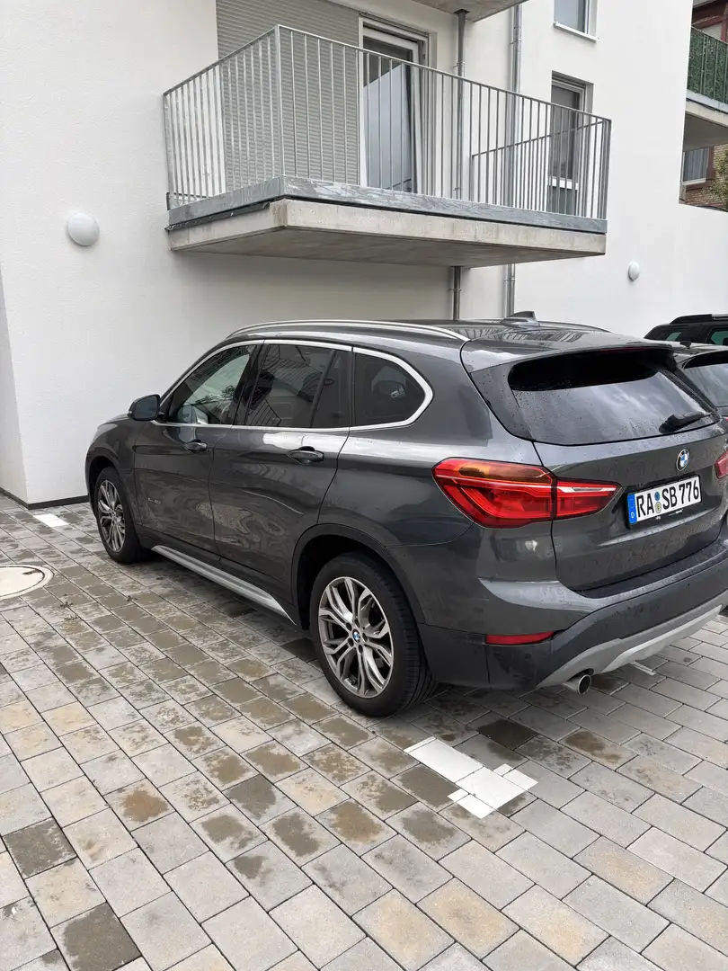 BMW X1 xDrive 20 d xLine Szürke - 2
