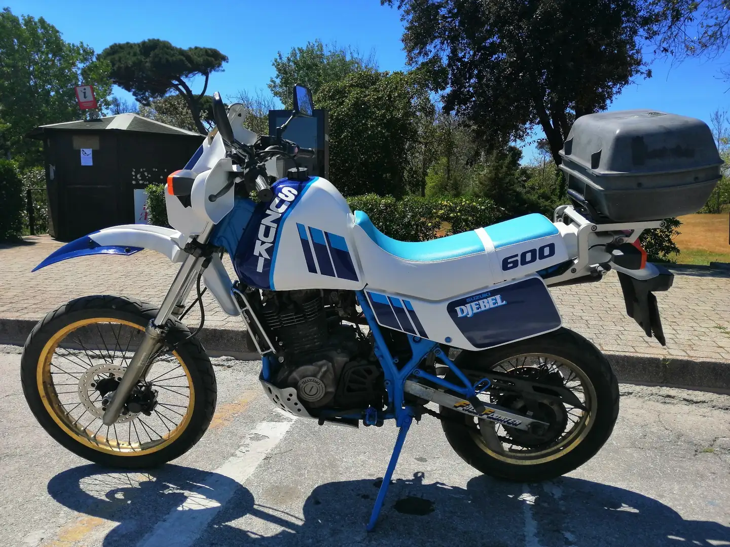 Suzuki DR 600 Djebel Blau - 2