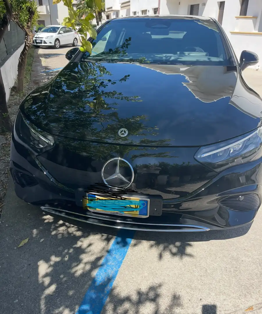 Mercedes-Benz EQE 300 Premium Tech Edition - 2