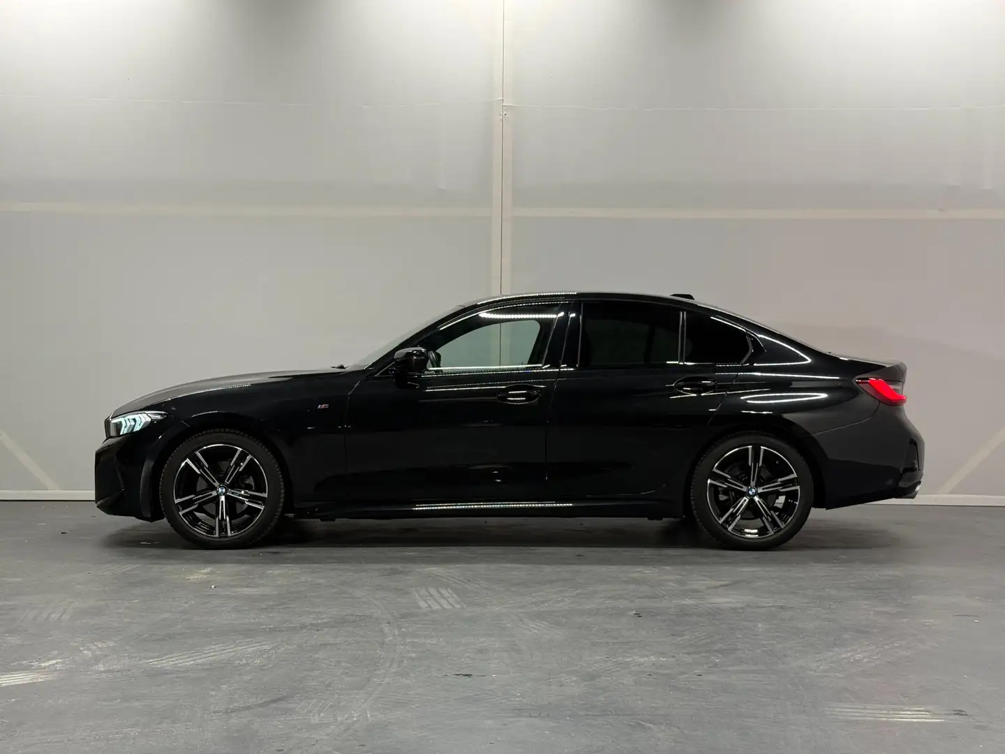 BMW 320 3-serie 320i | Live Cockpit Plus | M-Sport Pakket Noir - 2