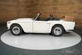 Triumph TR4A IRS Cabriolet | 1966 Blanc - thumbnail 15