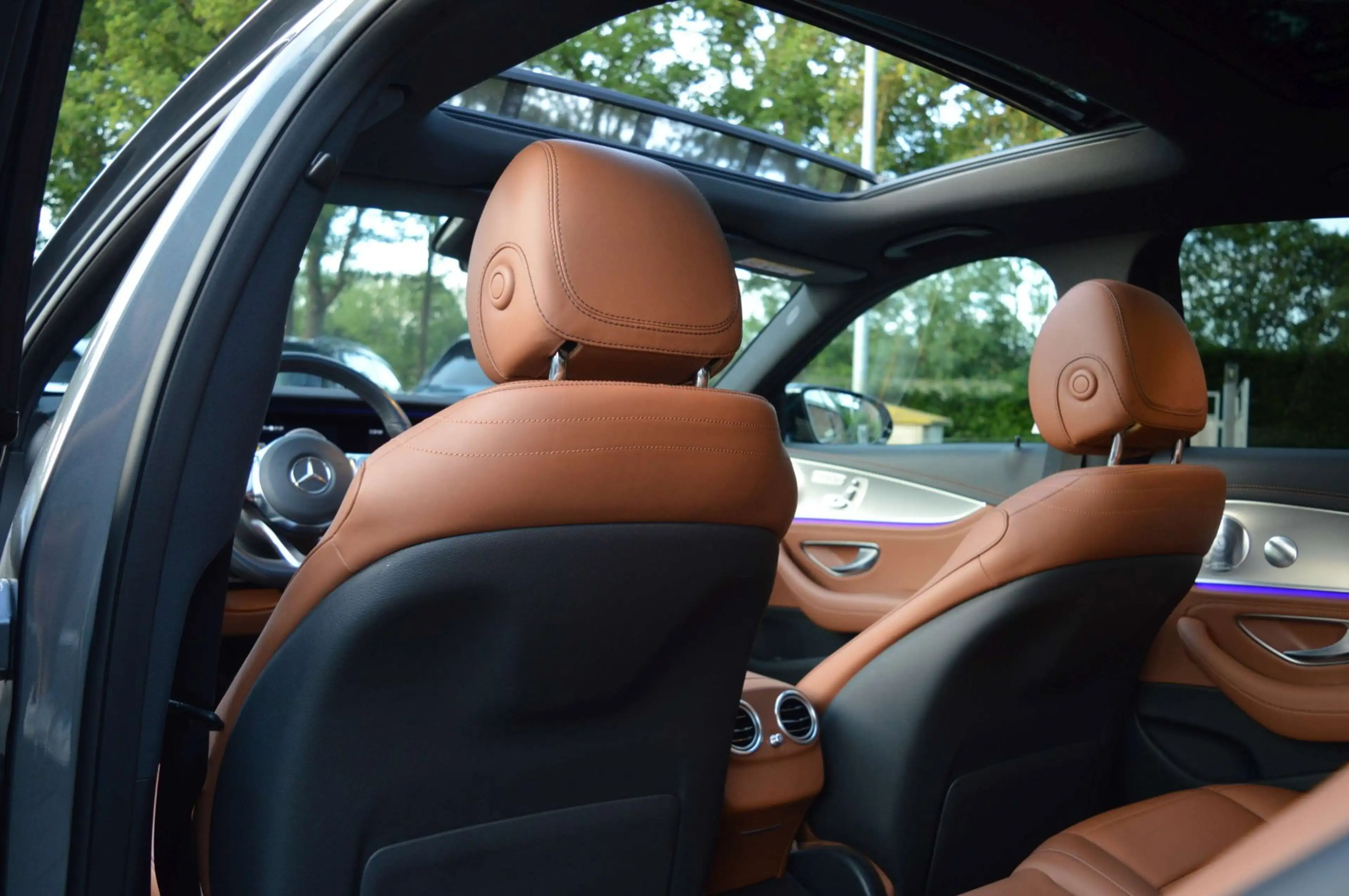 Mercedes-Benz E 300 e Business Solution AMG | Pano | 360 | Trekhaak | — photo 6
