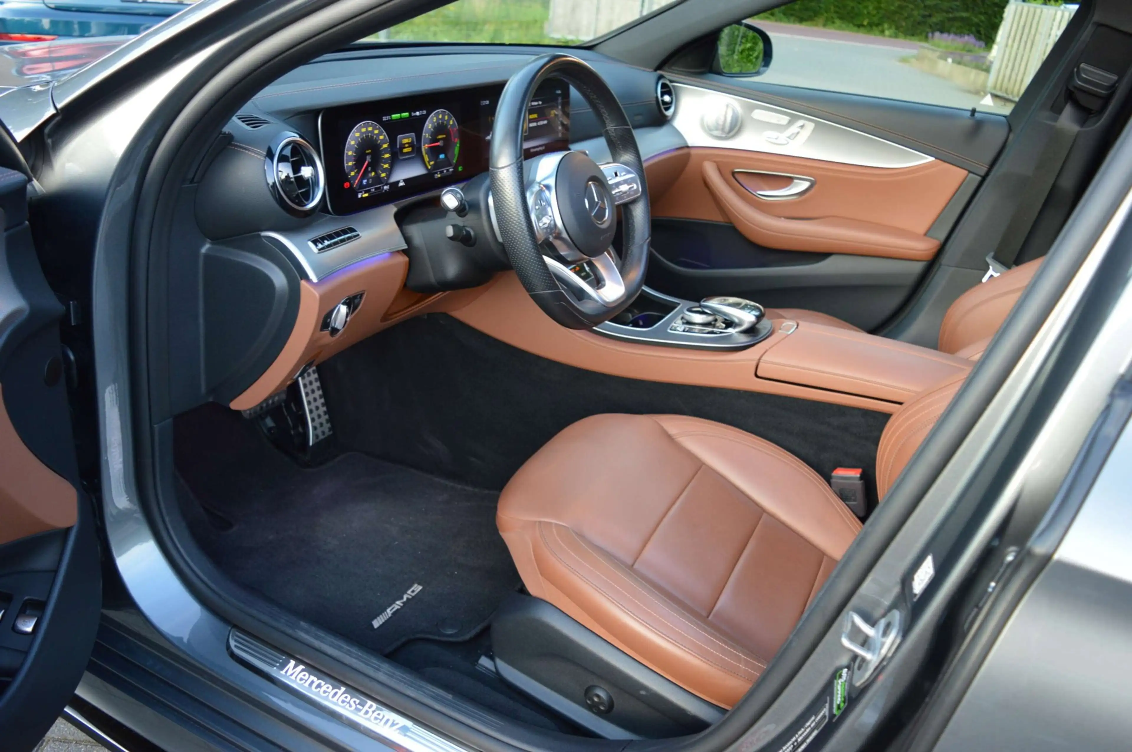 Mercedes-Benz E 300 e Business Solution AMG | Pano | 360 | Trekhaak | — photo 3