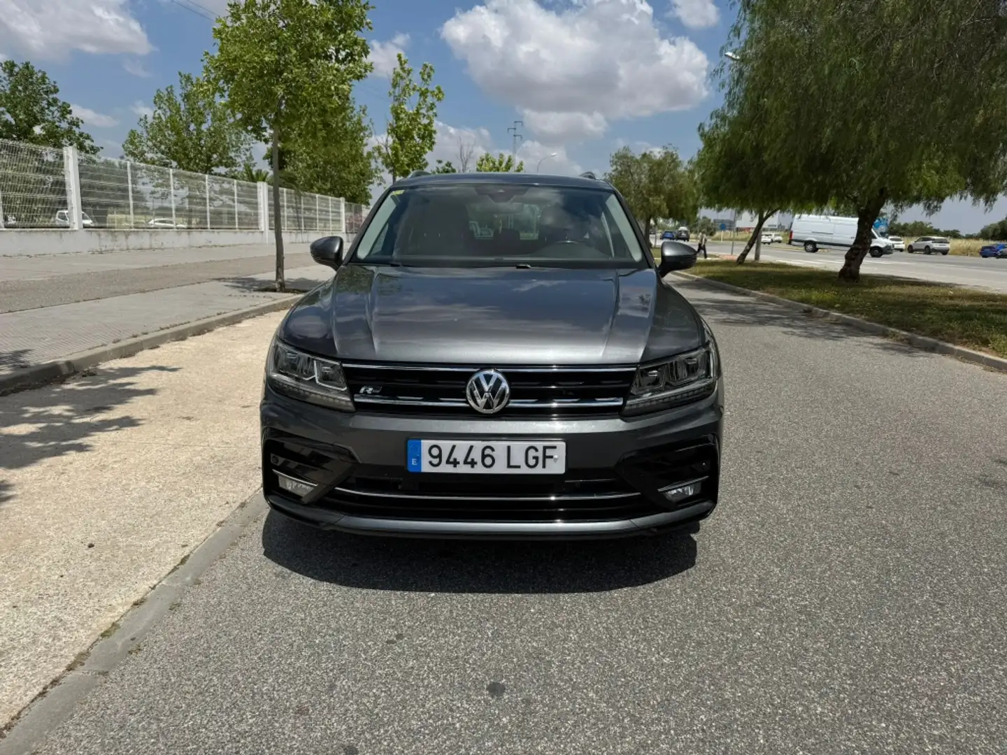 Volkswagen Tiguan 2.0TDI R-Line DSG 110kW Gris - 2