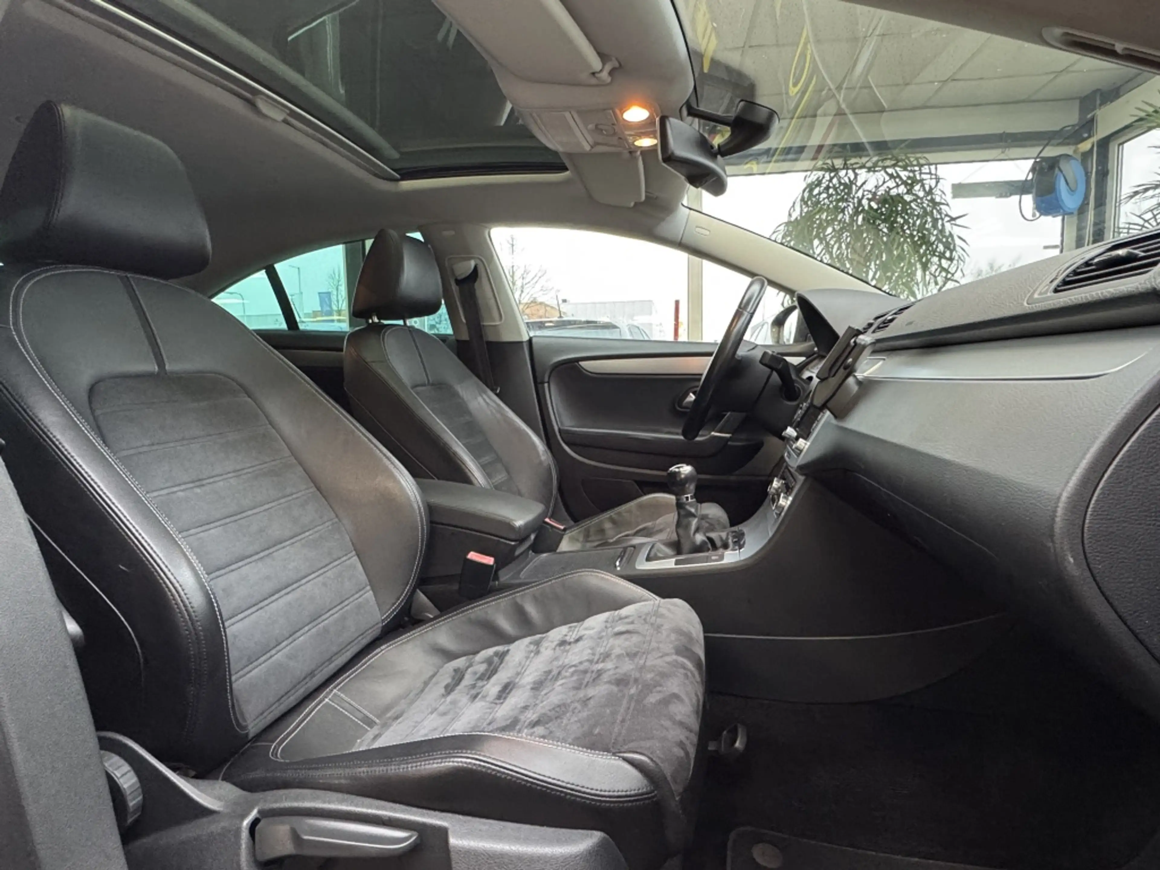 Volkswagen Passat CC 1.8 TSI 4p. — photo 12
