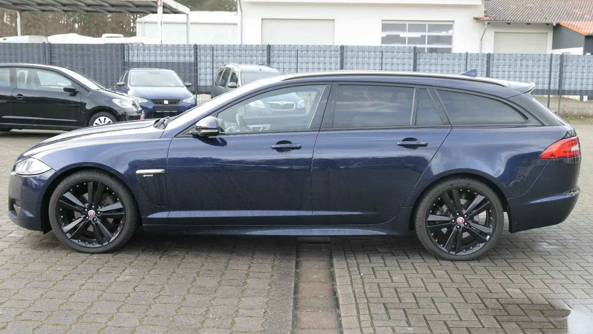 Jaguar XF 2.2 R-Sport BiXenon/R-Cam/Keyless/20"Alu/Navi - 2