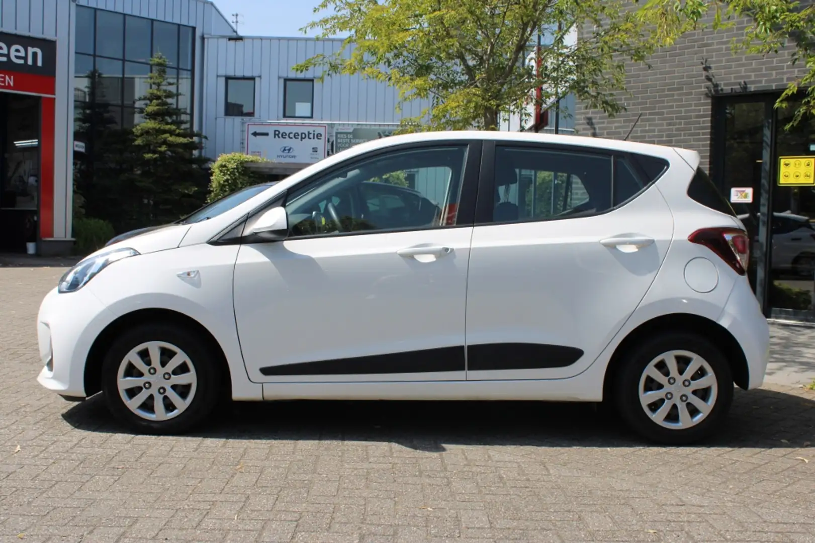 Hyundai i10 1.0i Comfort Airco/Cruise "RIJKLAARPRIJS" Wit - 2