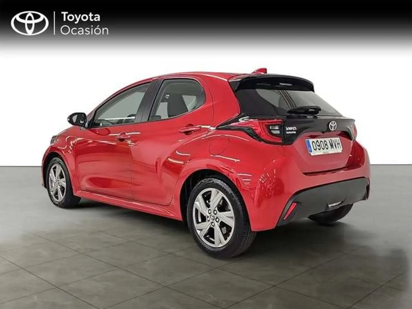 Toyota Yaris 120H 1.5 Active Plus Rouge - 2