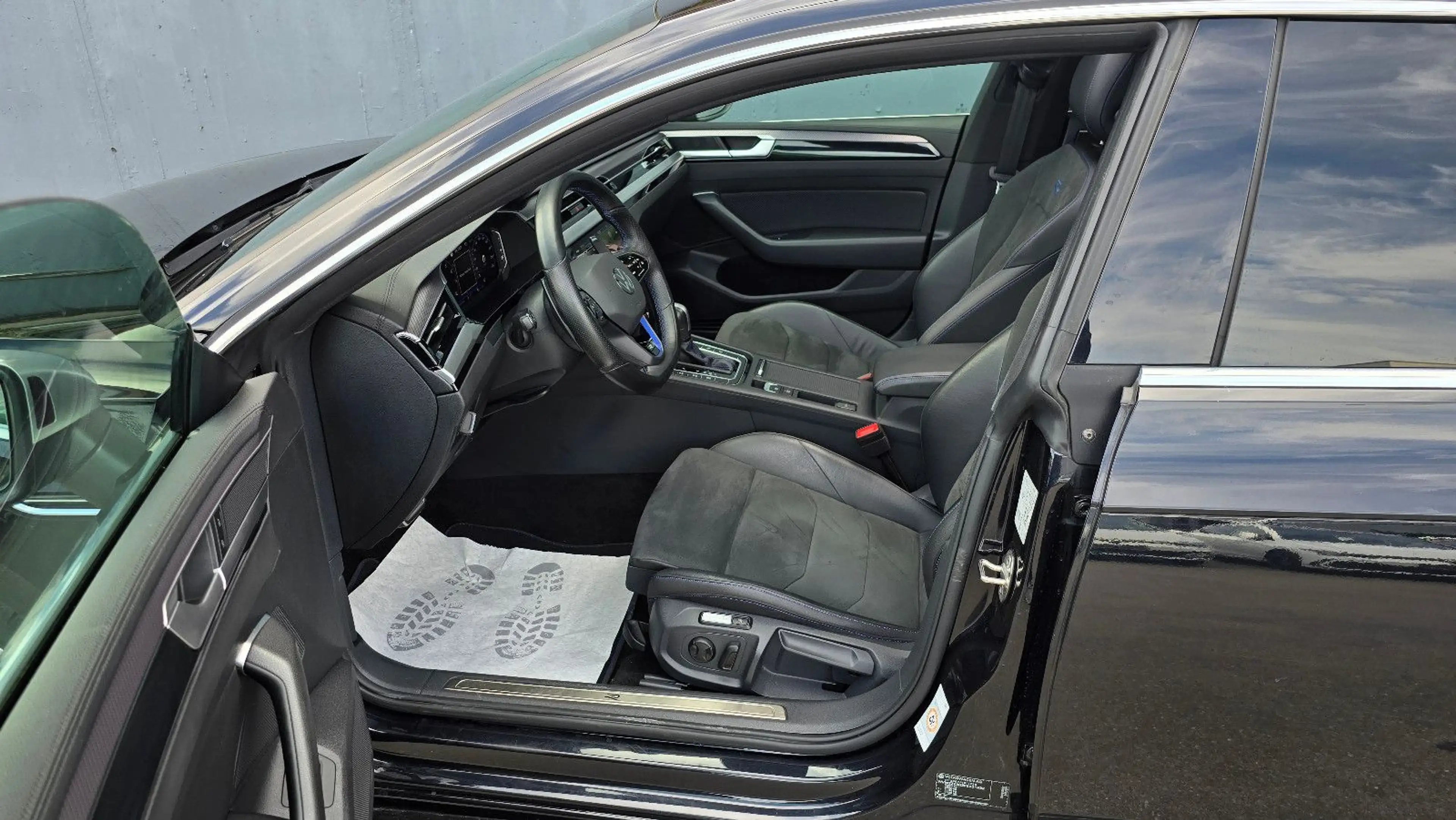 Volkswagen Arteon R 4M DSG Pano/ACC/DCC/360*/Key-less/20 — photo 6