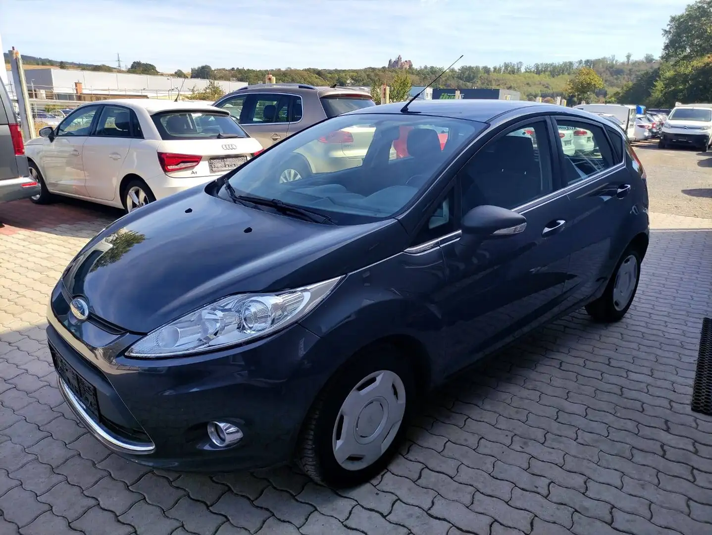 Ford Fiesta Fiesta Trend 1,25 Trend Grau - 2