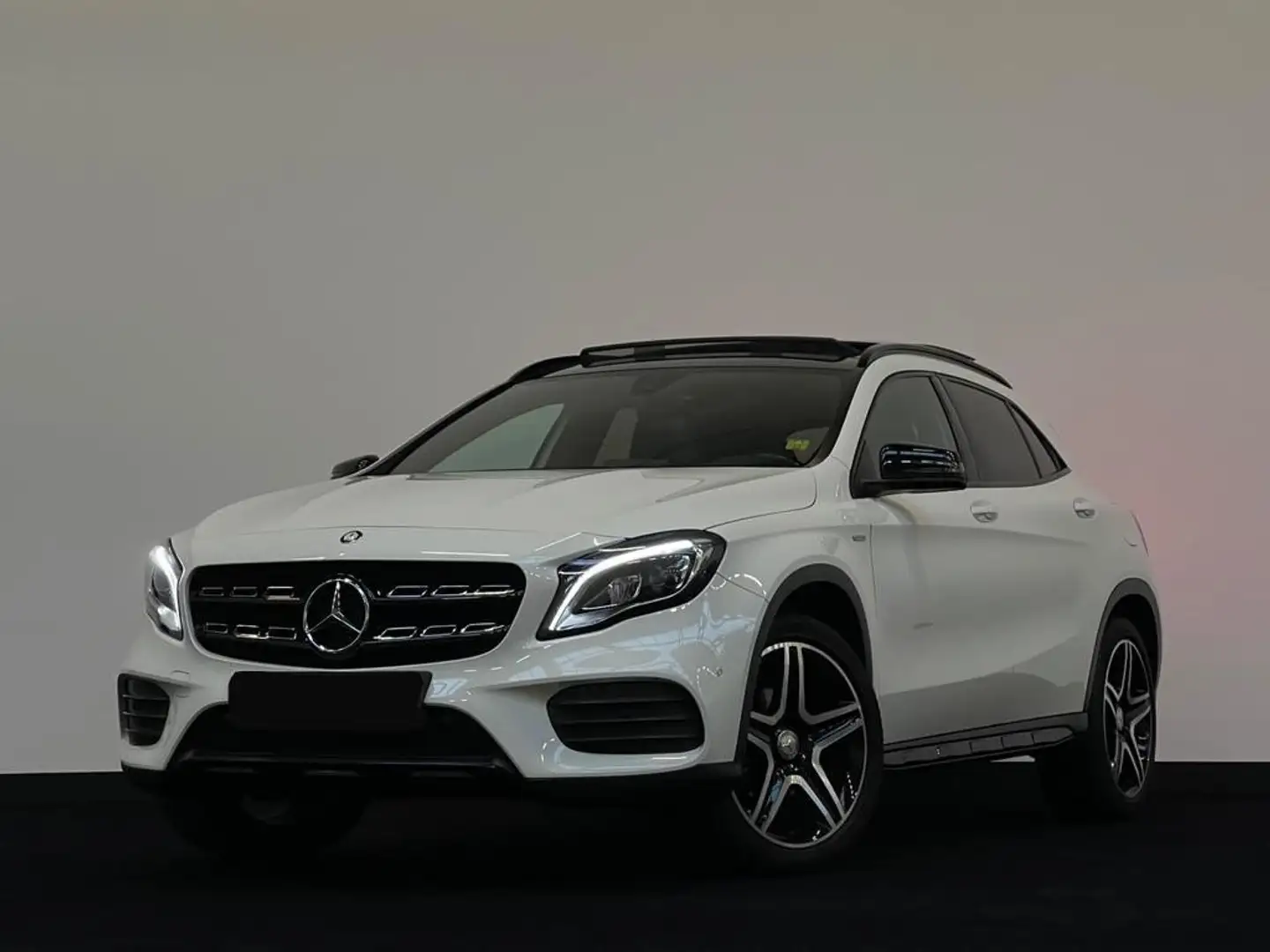 Mercedes-Benz GLA 200 Premium Plus White - 1