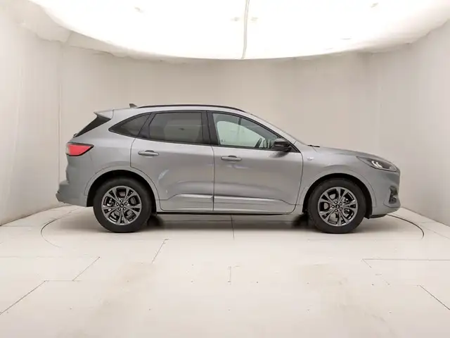 Ford Kuga view 3