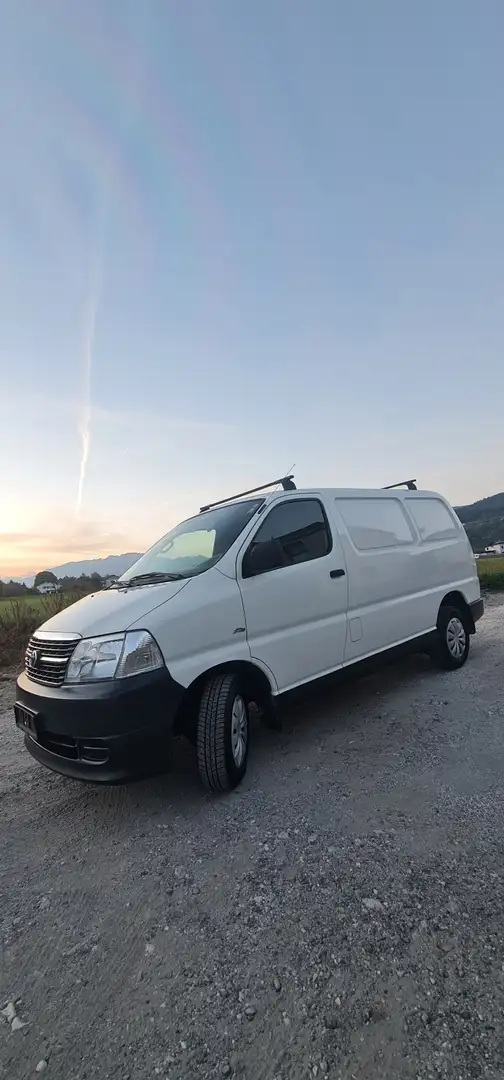 Toyota Hiace 2,5 D-4D 120 kurz - 2