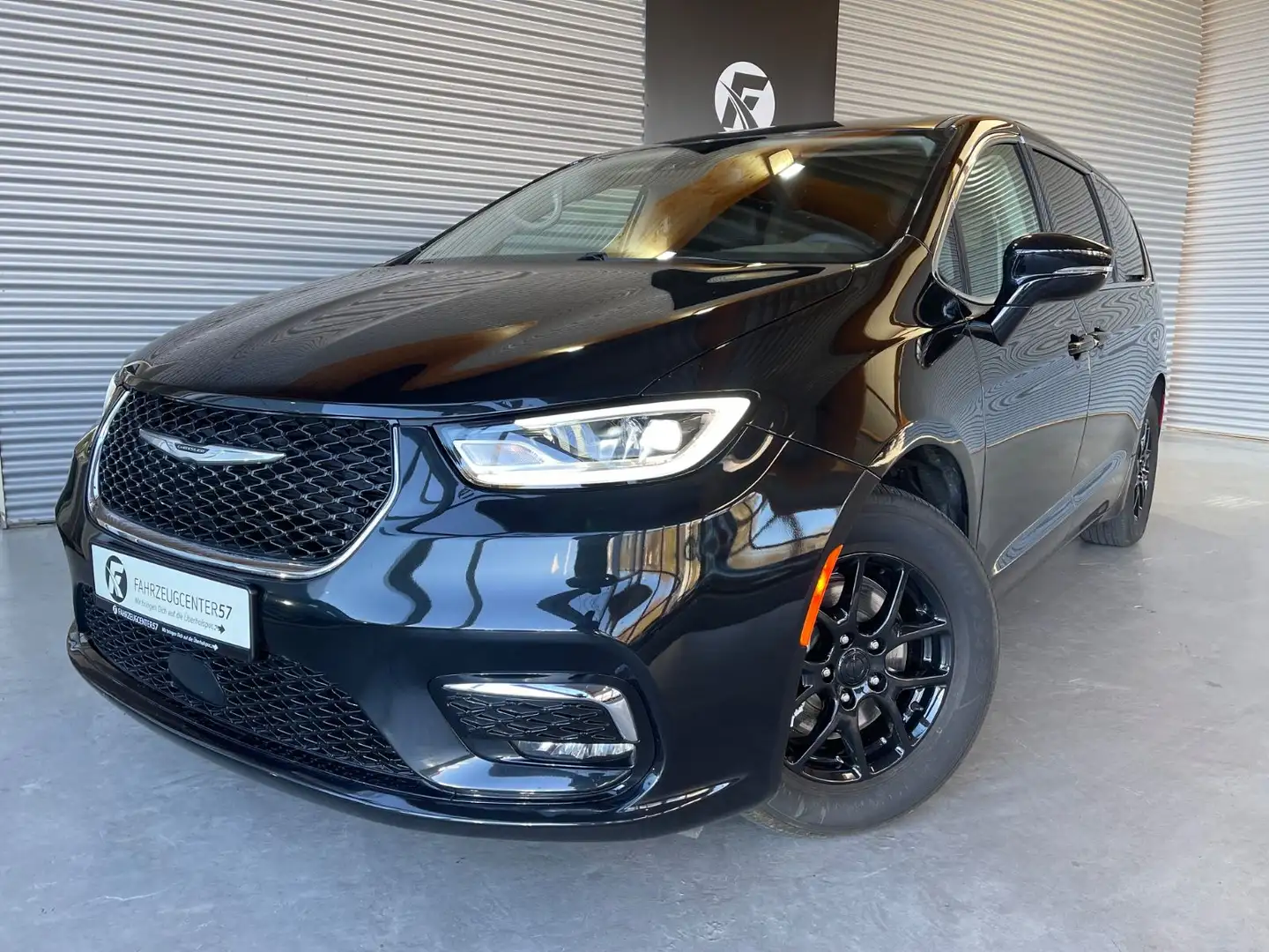 Chrysler Pacifica 3.6L V6/7-SITZER/360°/CARPLAY/ACC Černá - 1