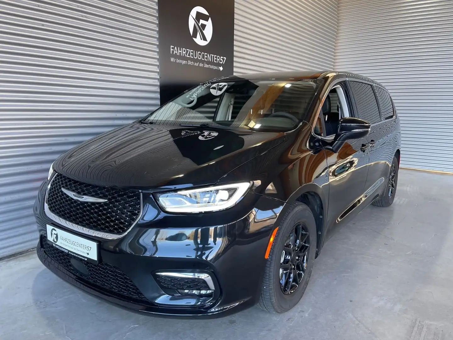 Chrysler Pacifica 3.6L V6/7-SITZER/360°/CARPLAY/ACC Černá - 2